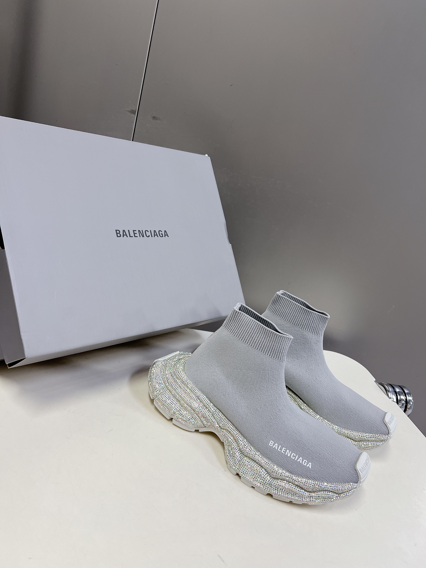 男装10BALENCIAGA巴黎世家手工烫钻3xl袜子鞋系列复古休闲运动鞋系列推出探索时尚界对于原创与挪