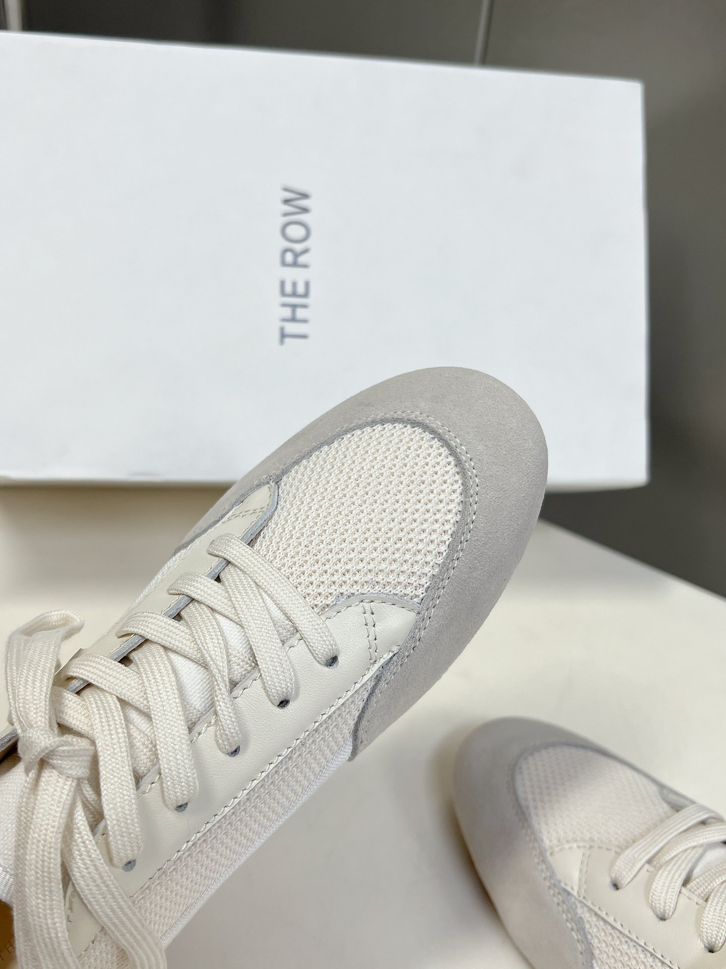Therow2024春鞋最新款运动鞋️你可以永远相信therow极简复古是他们的代名词一如既往的简单有设