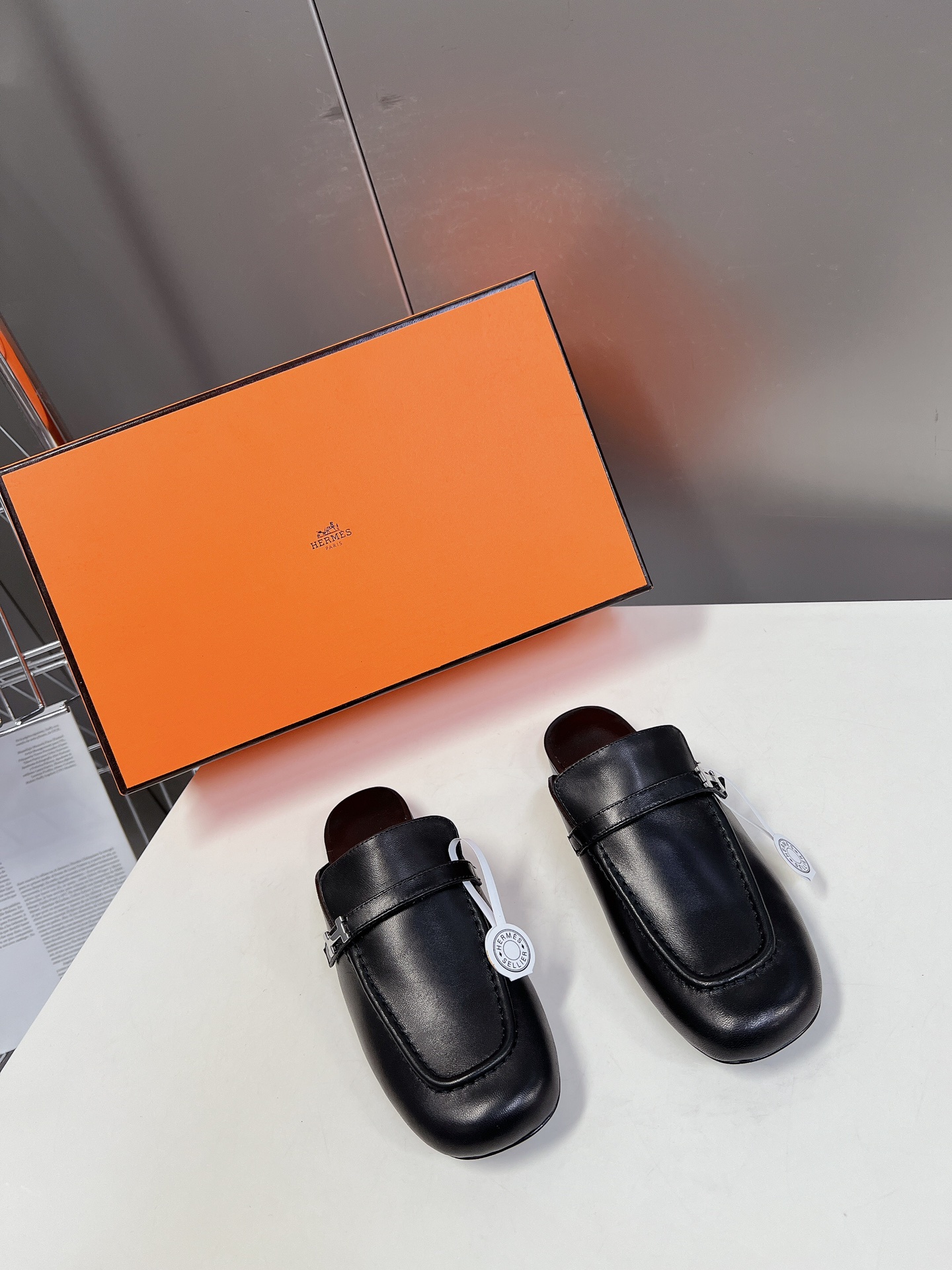 布皮250HERMES爱马仕2024春夏穆勒拖鞋新品h家圆头造型的穆勒拖还是第一款上脚包裹感更强走路更跟