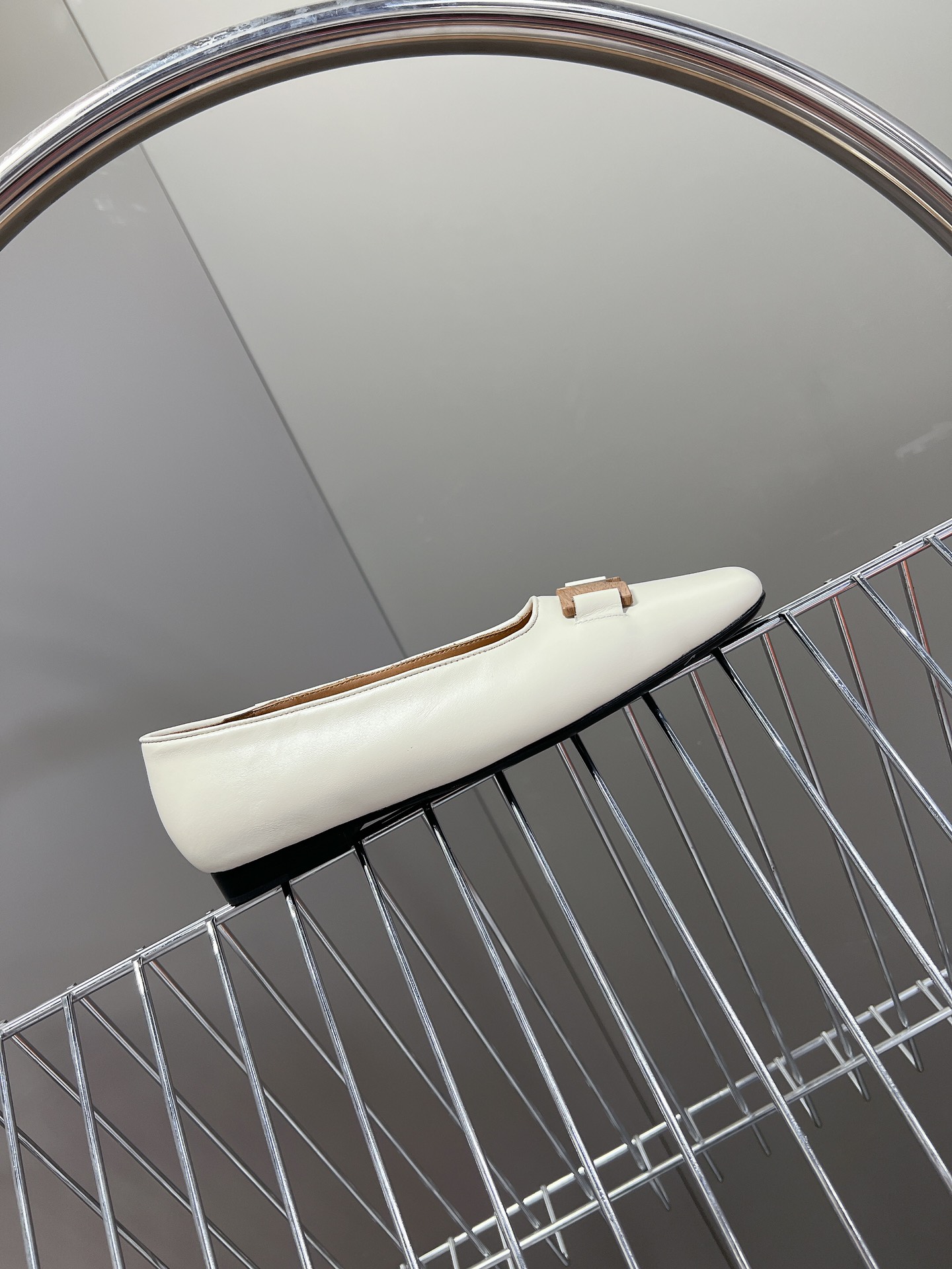 HERMES爱马仕2024春夏穆勒新品h家圆头造型的穆勒拖还是第一款上脚包裹感更强走路更跟脚️原版复刻品