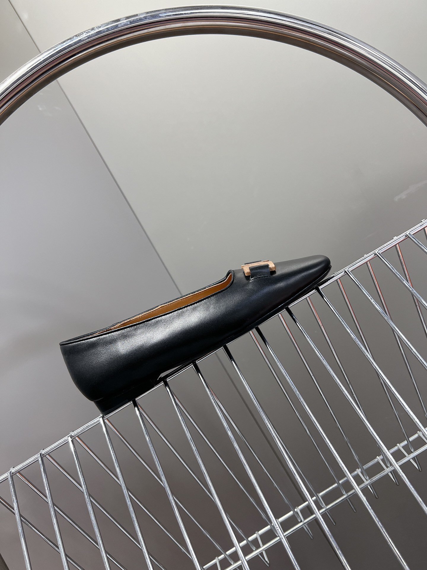 HERMES爱马仕2024春夏穆勒新品h家圆头造型的穆勒拖还是第一款上脚包裹感更强走路更跟脚️原版复刻品