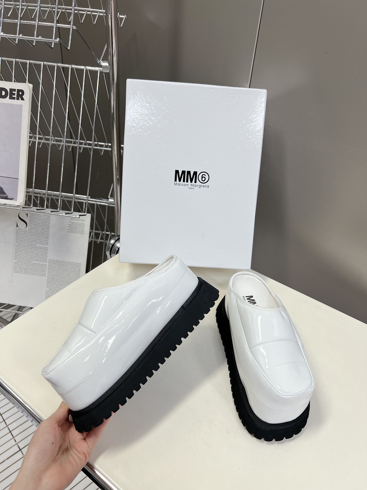 MM6厚底面包拖MaisonMargiela！大热时尚风慵懒风系列实验性从功能主义的解构美学出发意想不到