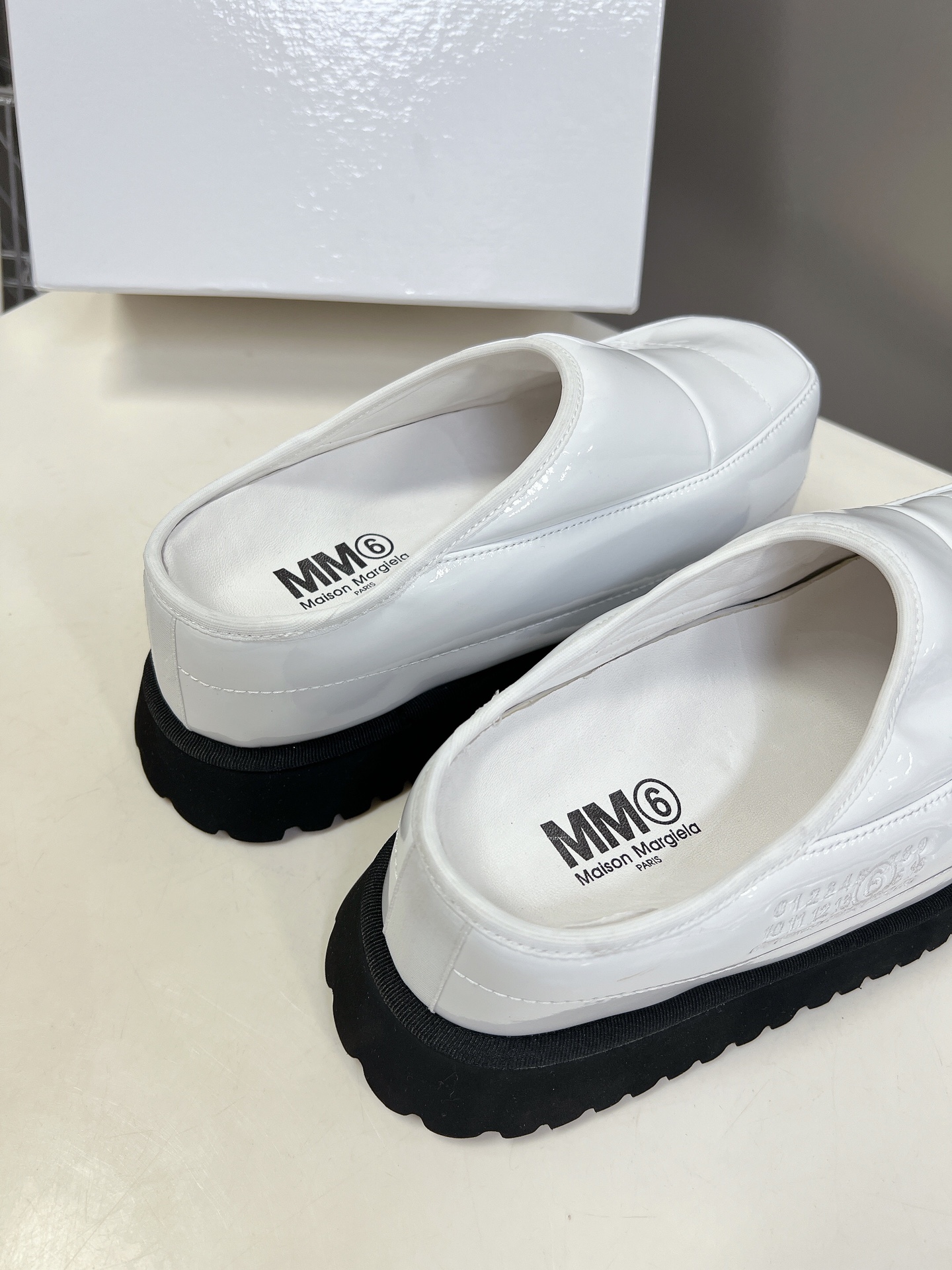 MM6厚底面包拖MaisonMargiela！大热时尚风慵懒风系列实验性从功能主义的解构美学出发意想不到