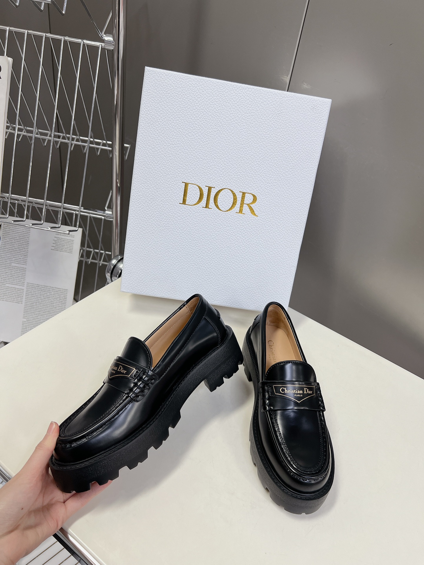 Dior迪奥春夏新款乐福鞋一眼就想要的乐福鞋#简单大方低调奢华！配上醒目的ChanristianDior