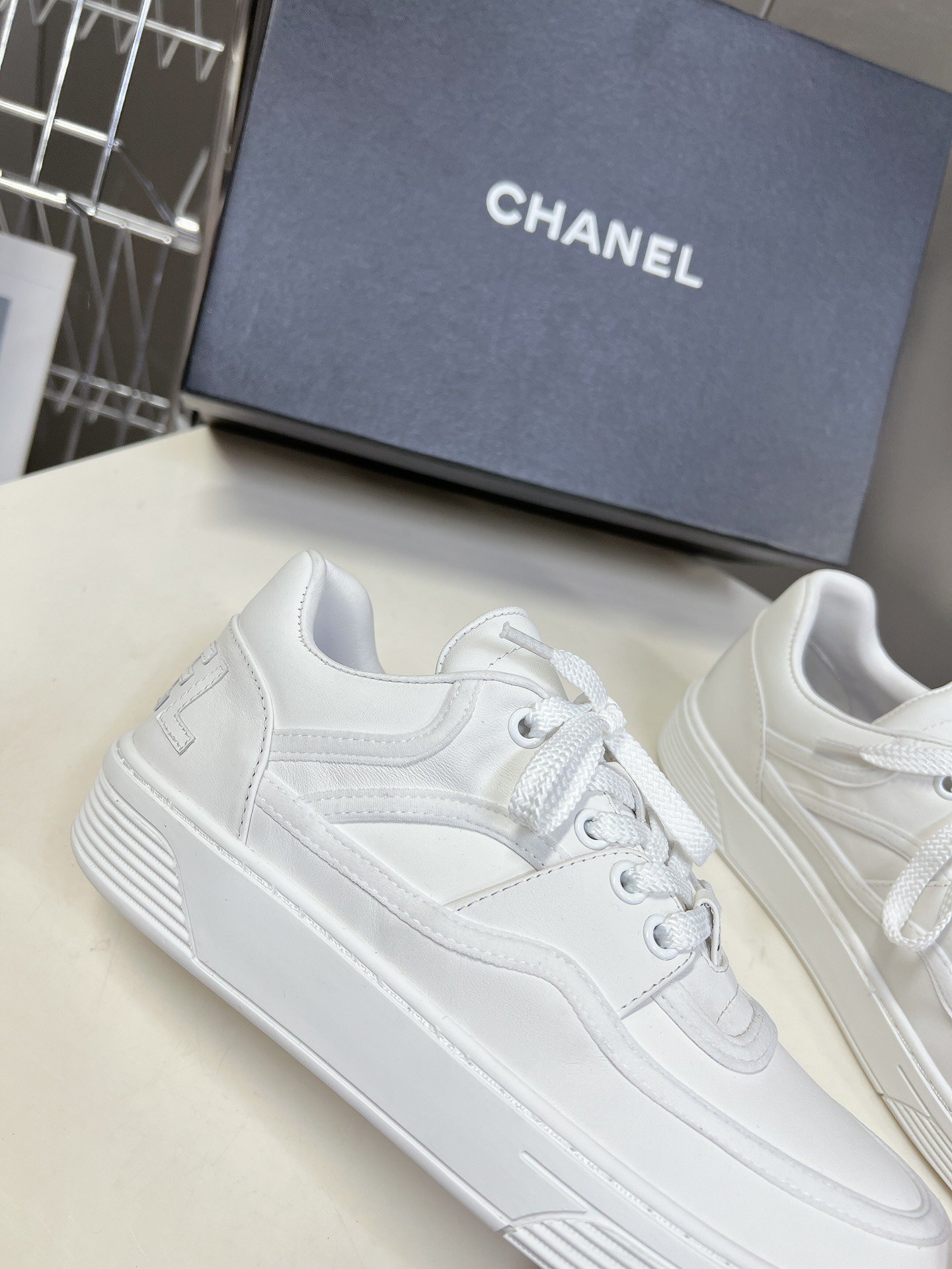 Chanel香奈儿最新款全皮休闲运动鞋滑板鞋原版购入开发做货小香C家专柜又一超级大爆款网红博主小姐姐们的