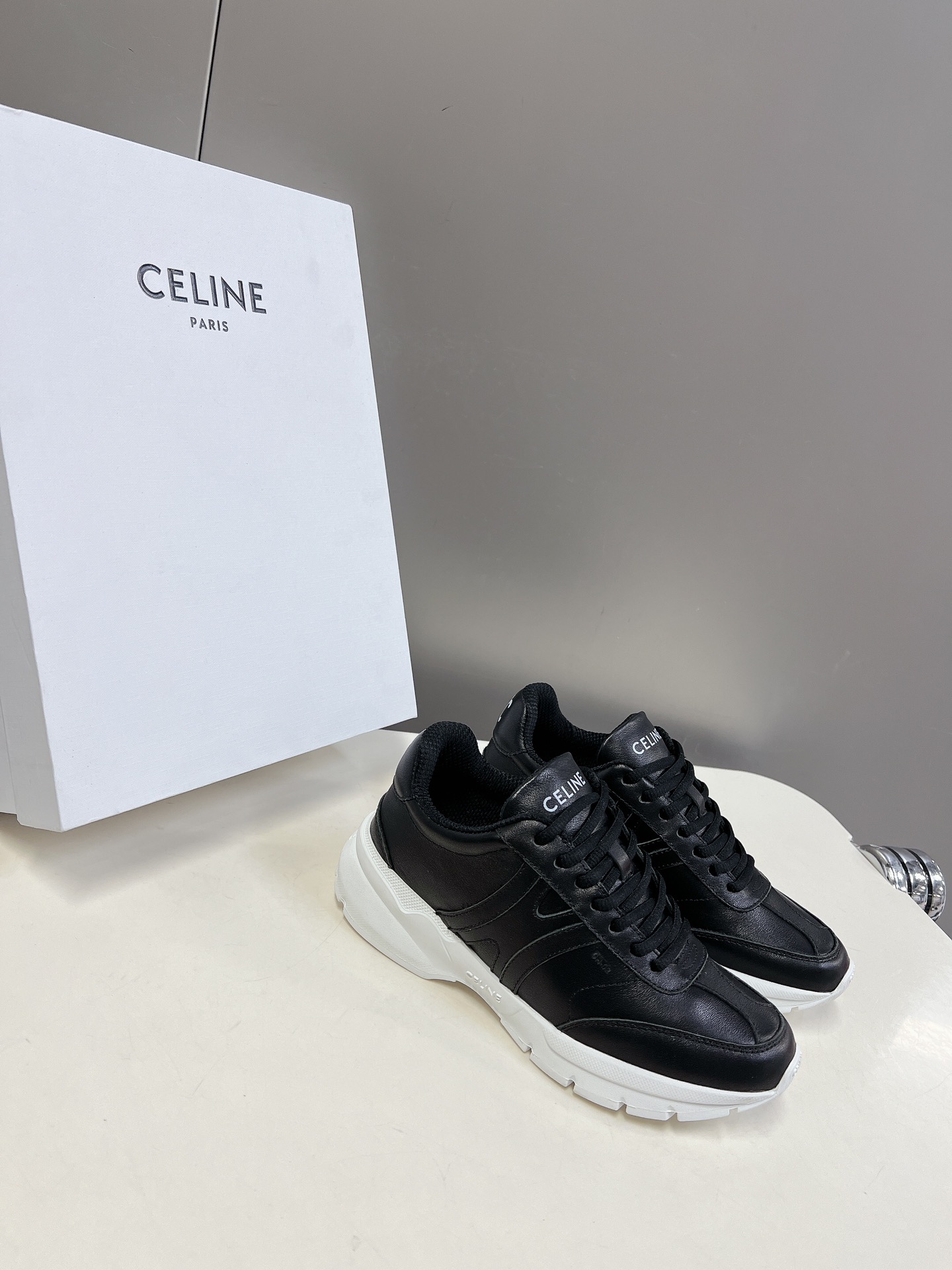 CELINE思琳2024早春RUNNER系列CR-02新款运动鞋这一季运动小白鞋无论从楦型的轮廓️隔板的