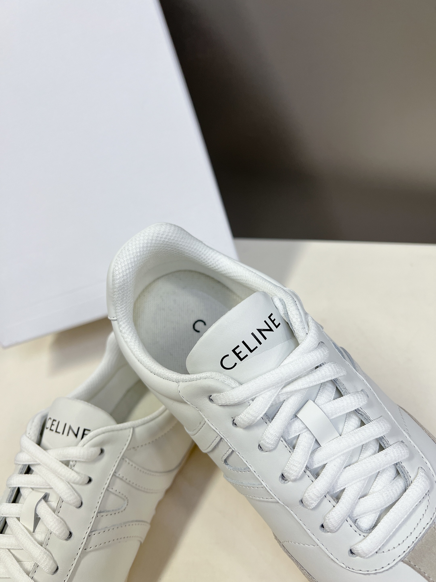 Celine思琳新款休闲鞋德训运动鞋小白鞋专柜7000RMB购入开发充满街头感的一双鞋子最新大C设计非常