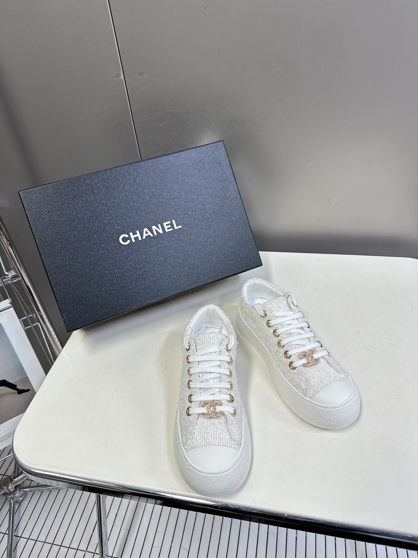 Chanel Impostore
 Scarpe da Skate Sneaker Pantofole Mezze Bianco Donne Tela Pelle bovina di pecora Top bassi