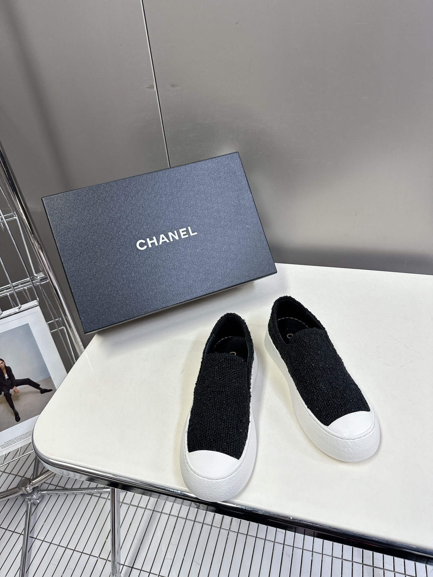 Chanel Scarpe da Skate Sneaker Pantofole Mezze Bianco Donne Tela Pelle bovina di pecora Top bassi