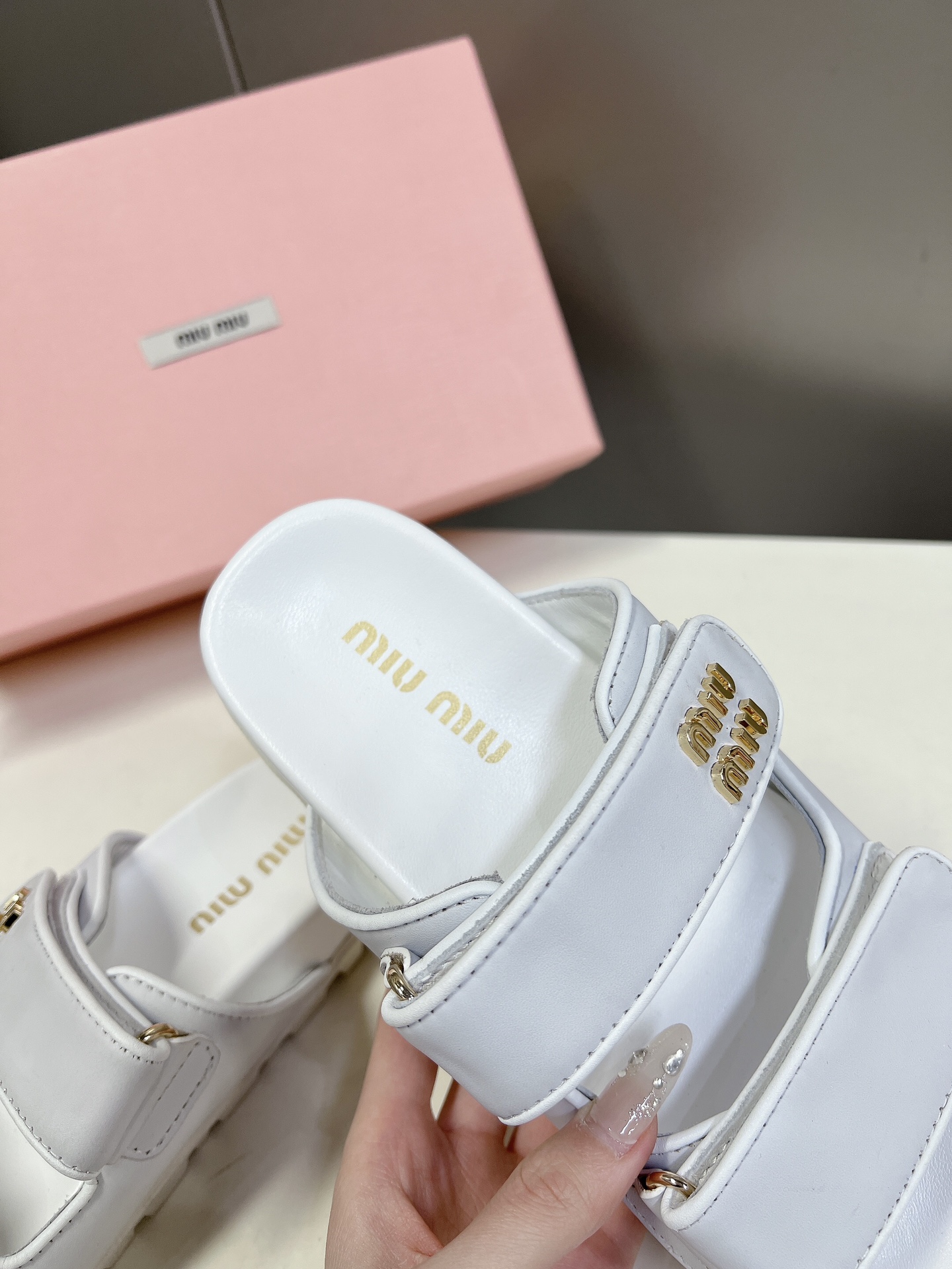 MiuMiu2024春夏系列厚底魔术贴凉鞋小羊皮半拖Zp开发原版拆卸对版菱格纹秒杀市面版本Miu真的太少