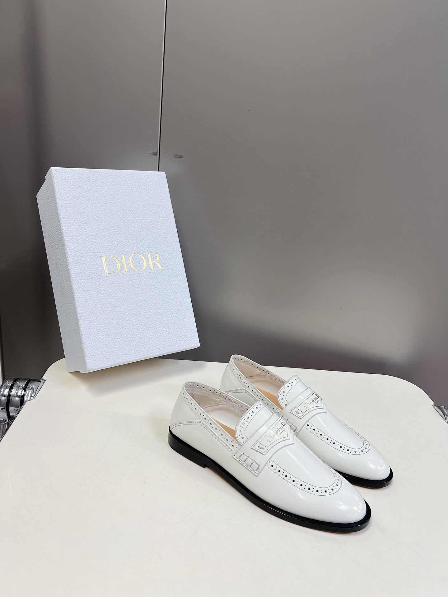 Dior4迪奥新款英伦风中性雕花小皮鞋乐福鞋顶级品质版型超正复古时尚经典单品巴黎时装周第一场分量十足的大