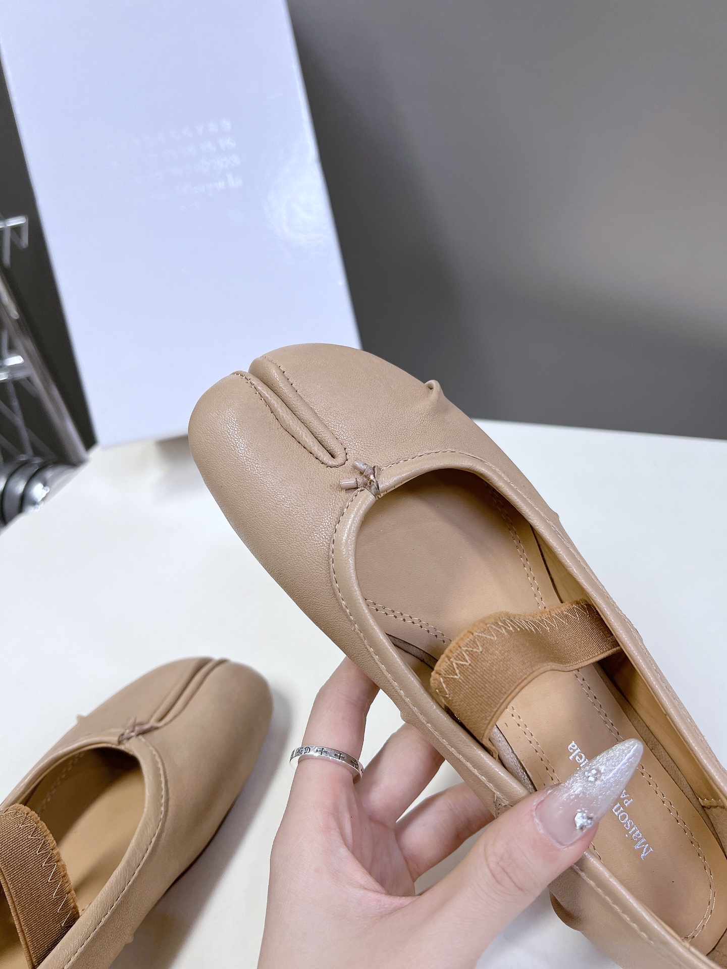 高定品质！MaisonMargielaMM6分趾鞋Tabi意产植鞣羊皮！对小个子的女生来说实在是太友好了
