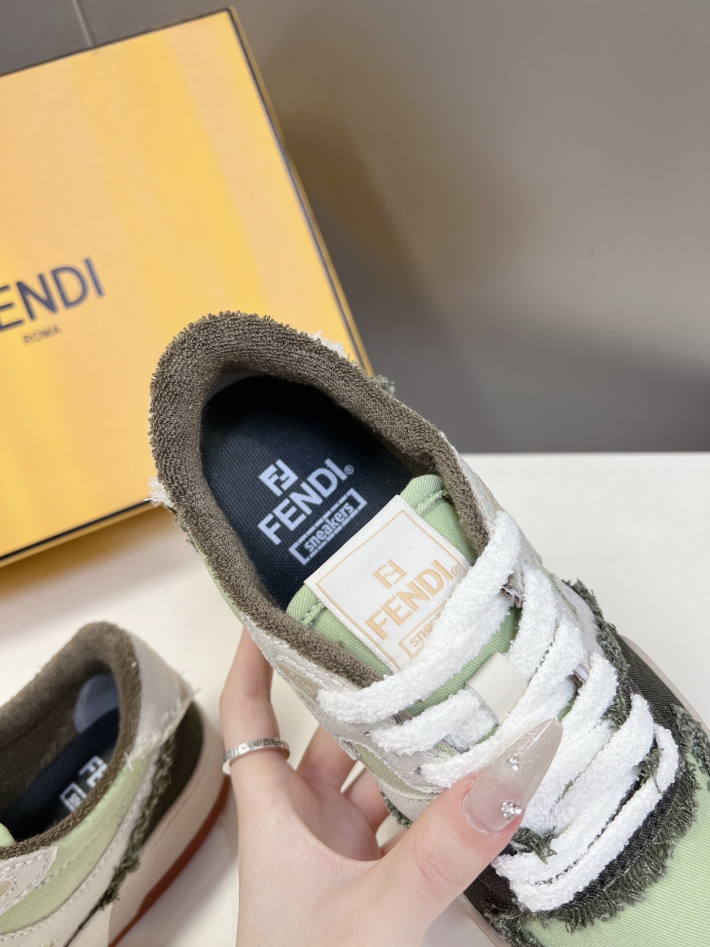 男装10Fendi芬迪爆款系列情侣休闲运动鞋FDmatch原版RMB7300购入一比一复刻设计师KimJ