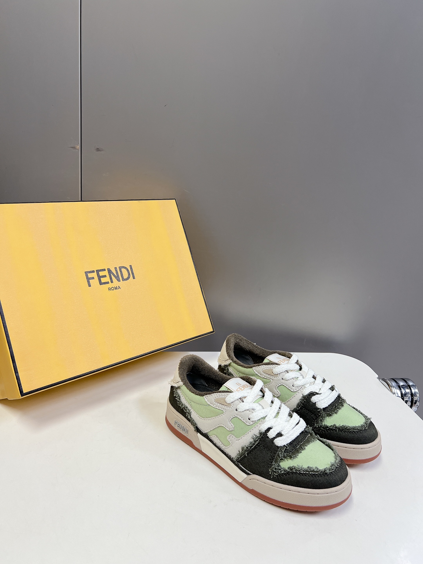 男装10Fendi芬迪爆款系列情侣休闲运动鞋FDmatch原版RMB7300购入一比一复刻设计师KimJ