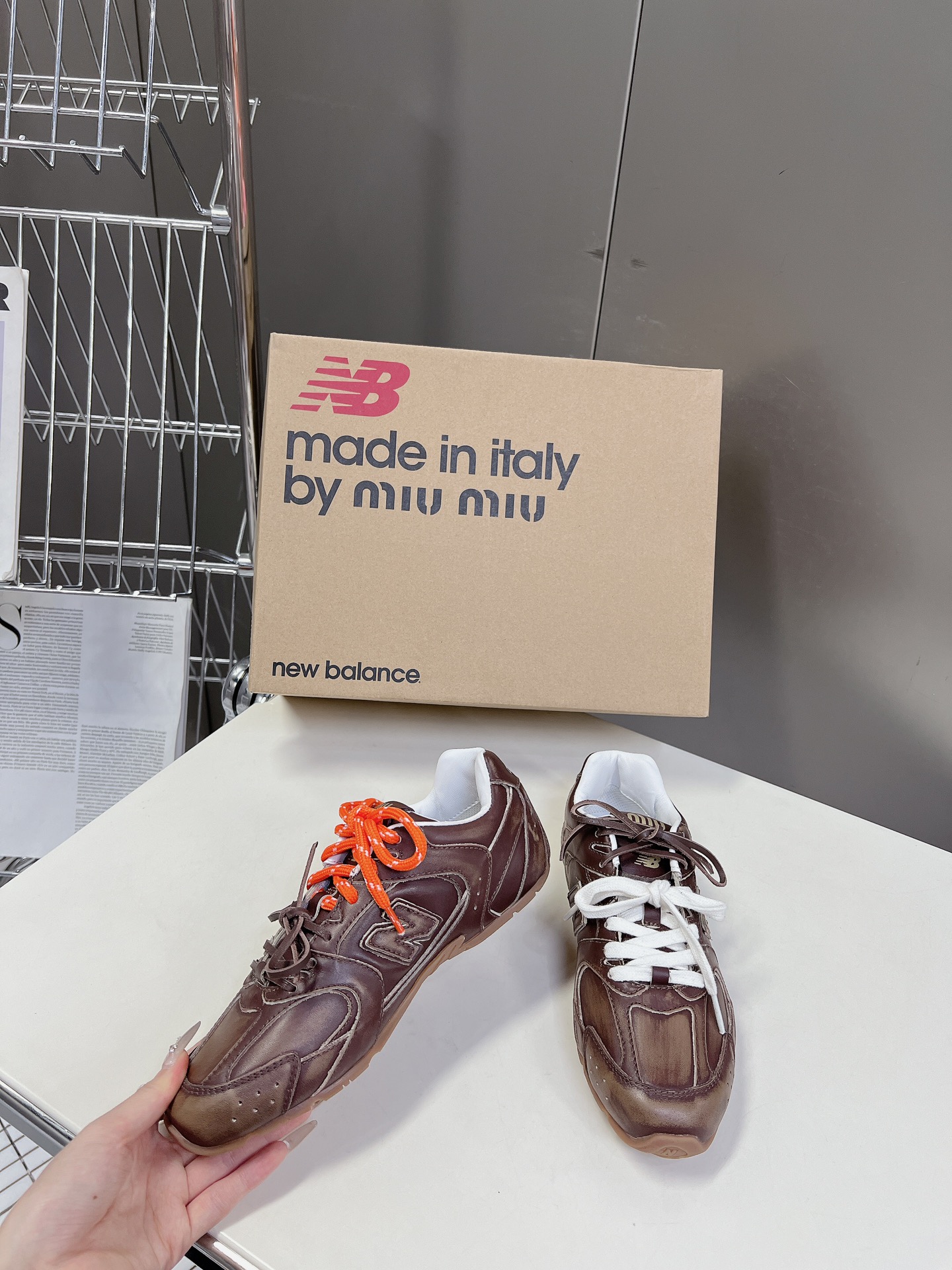 MiuMiu️NewBalance联名系列情侣运动鞋各大品牌都热衷于跨界联名缪缪这次联名诚意满满非常有亮