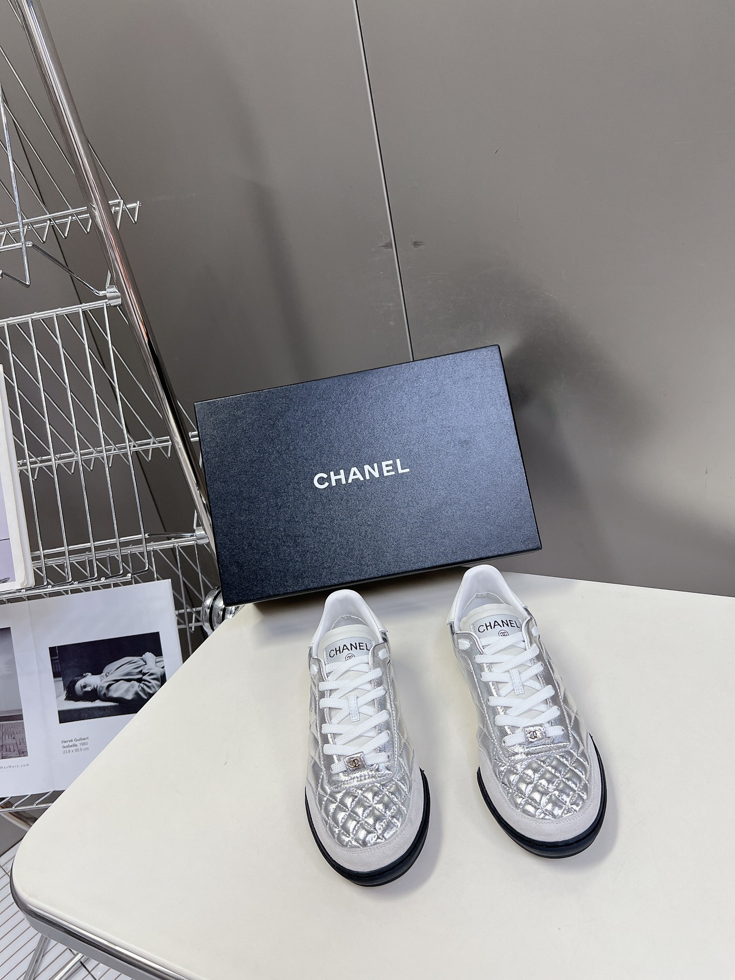 Chanel Scarpe Sneaker Nero Bianco Donne Pelle d’agnello Gomma di pecora Vintage Casual