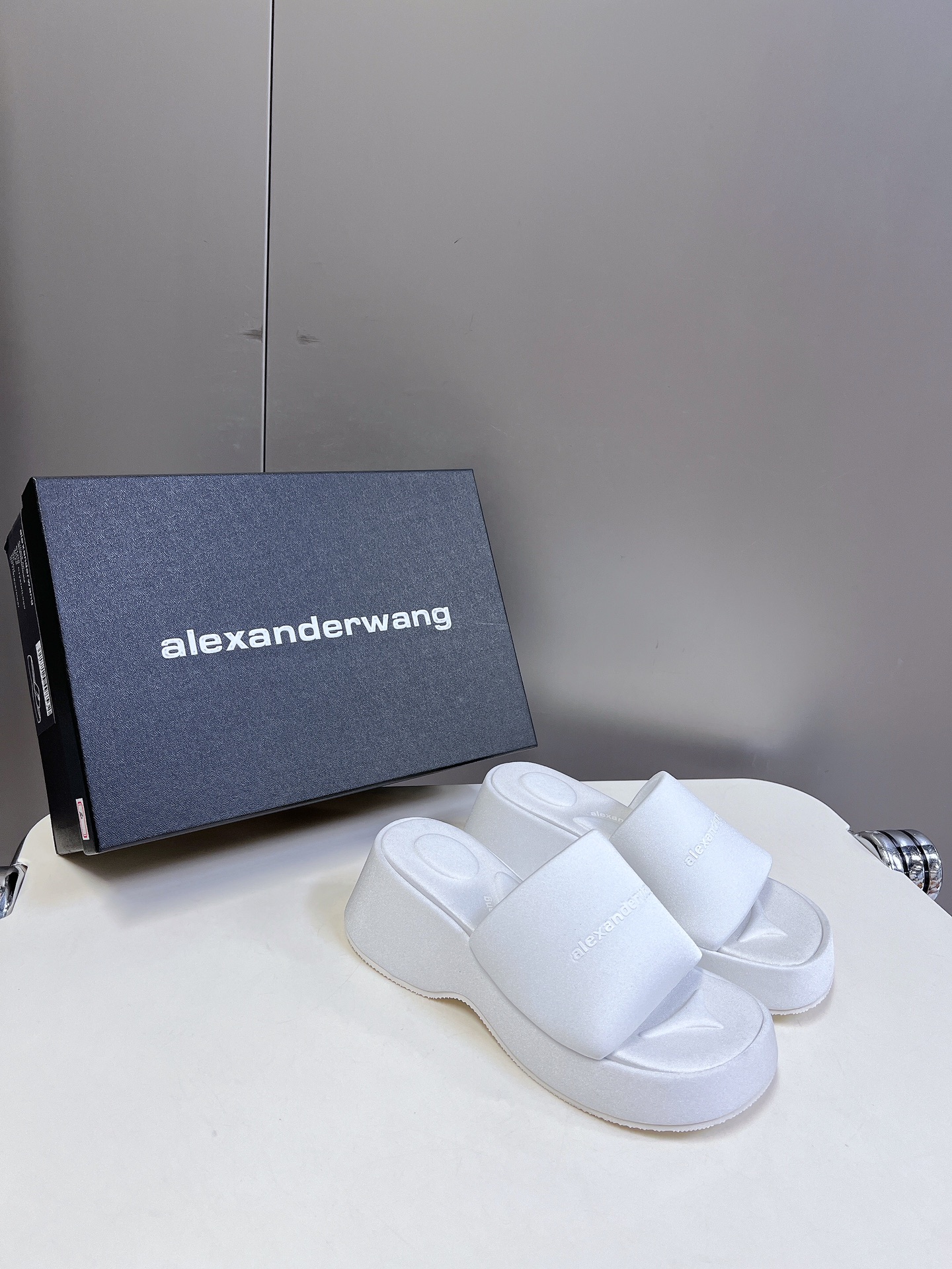 Alexanderwang大王水钻厚底拖鞋太好看了很难不爱！BLINGBLING缤纷夏日清凉出行露腿神器