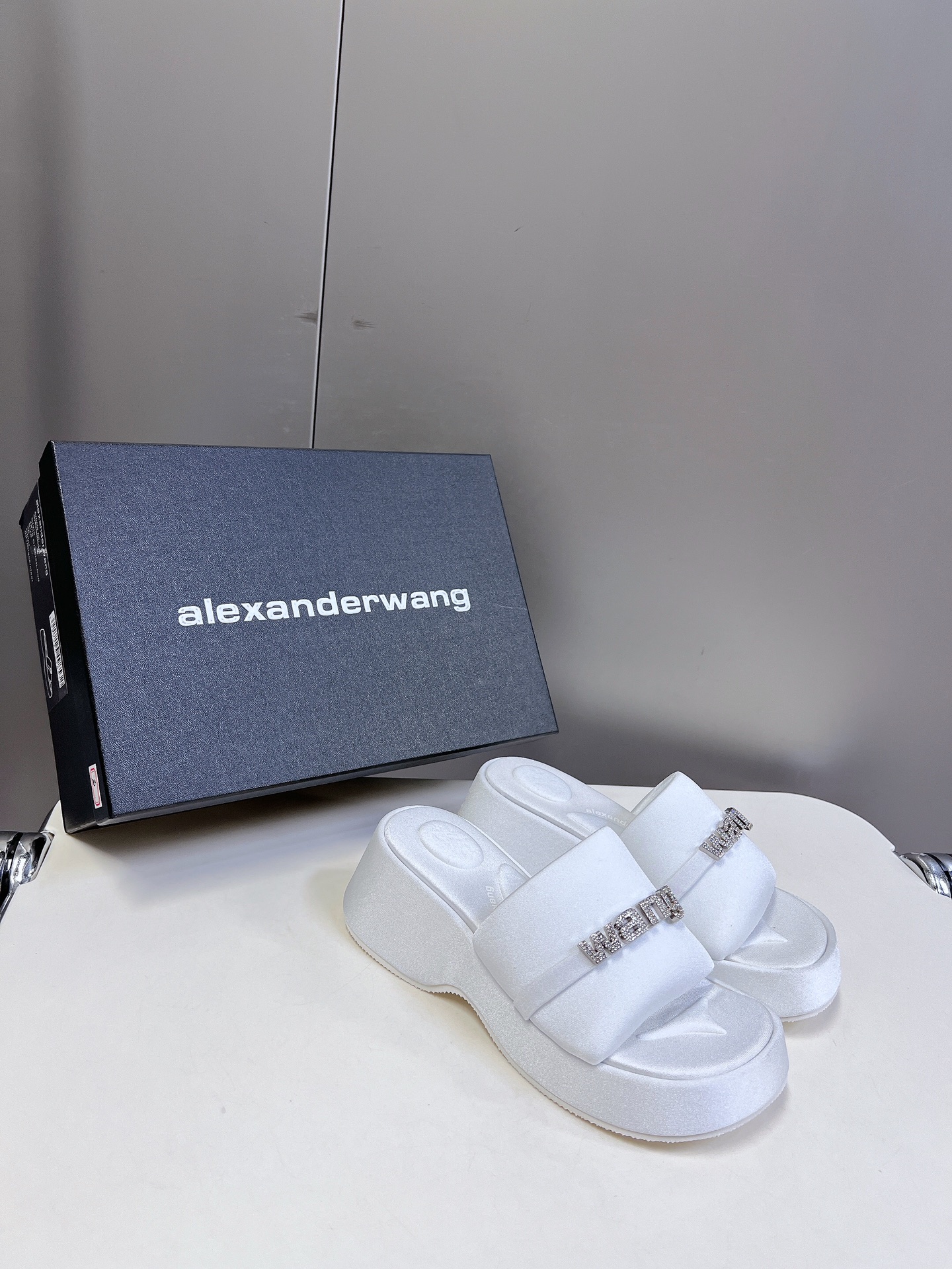 Alexanderwang大王水钻厚底拖鞋太好看了很难不爱！BLINGBLING缤纷夏日清凉出行露腿神器