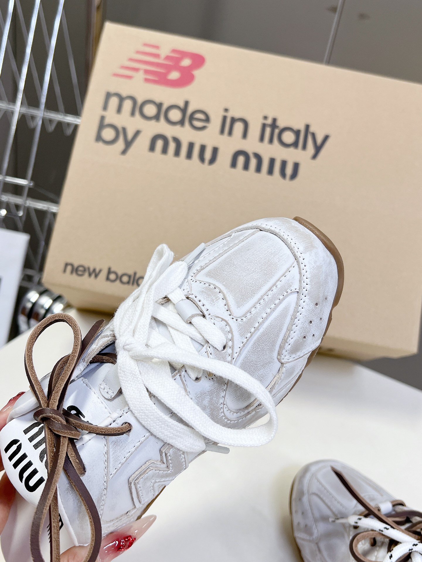 MiuMiu️NewBalance联名系列情侣运动鞋各大品牌都热衷于跨界联名缪缪这次联名诚意满满非常有亮