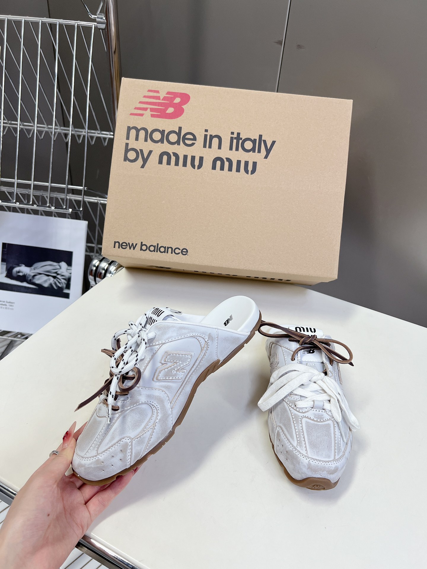 MiuMiu️NewBalance联名系列情侣运动鞋各大品牌都热衷于跨界联名缪缪这次联名诚意满满非常有亮