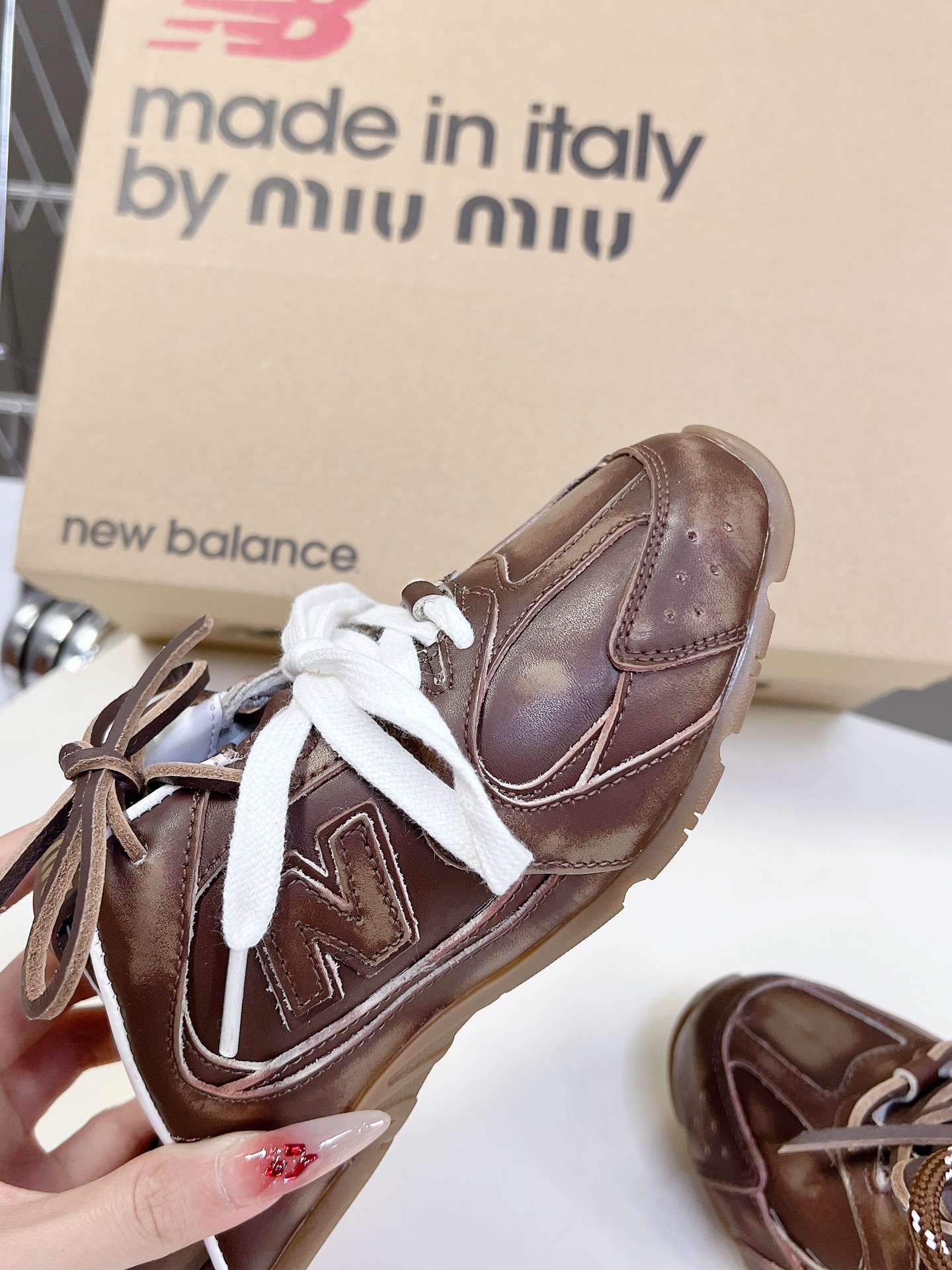 MiuMiu️NewBalance联名系列情侣运动鞋各大品牌都热衷于跨界联名缪缪这次联名诚意满满非常有亮