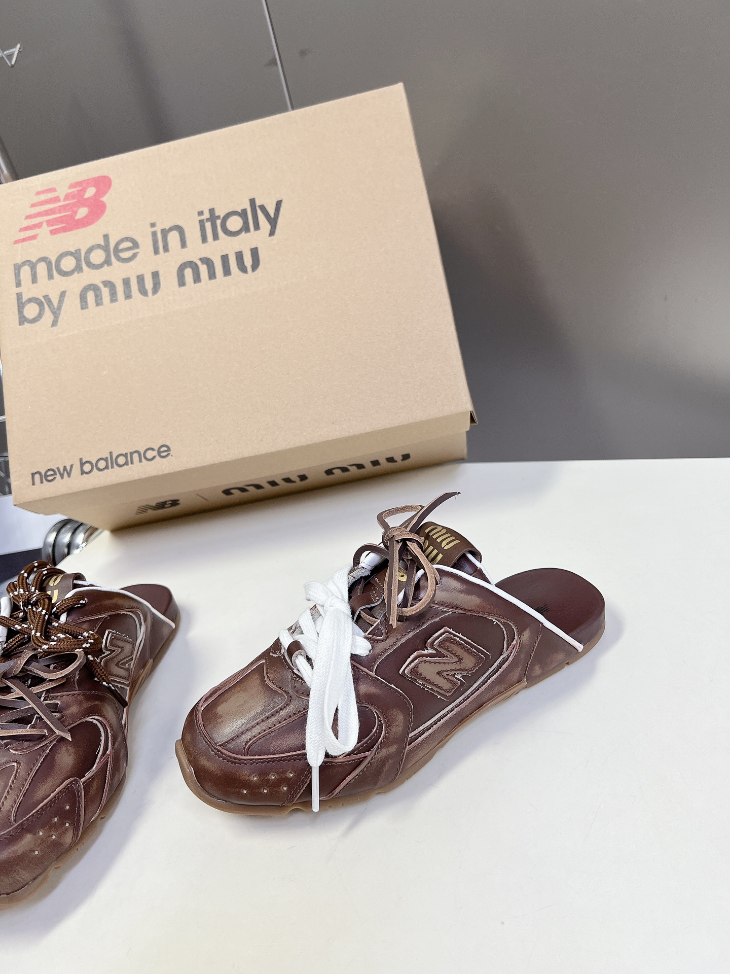 MiuMiu️NewBalance联名系列情侣运动鞋各大品牌都热衷于跨界联名缪缪这次联名诚意满满非常有亮