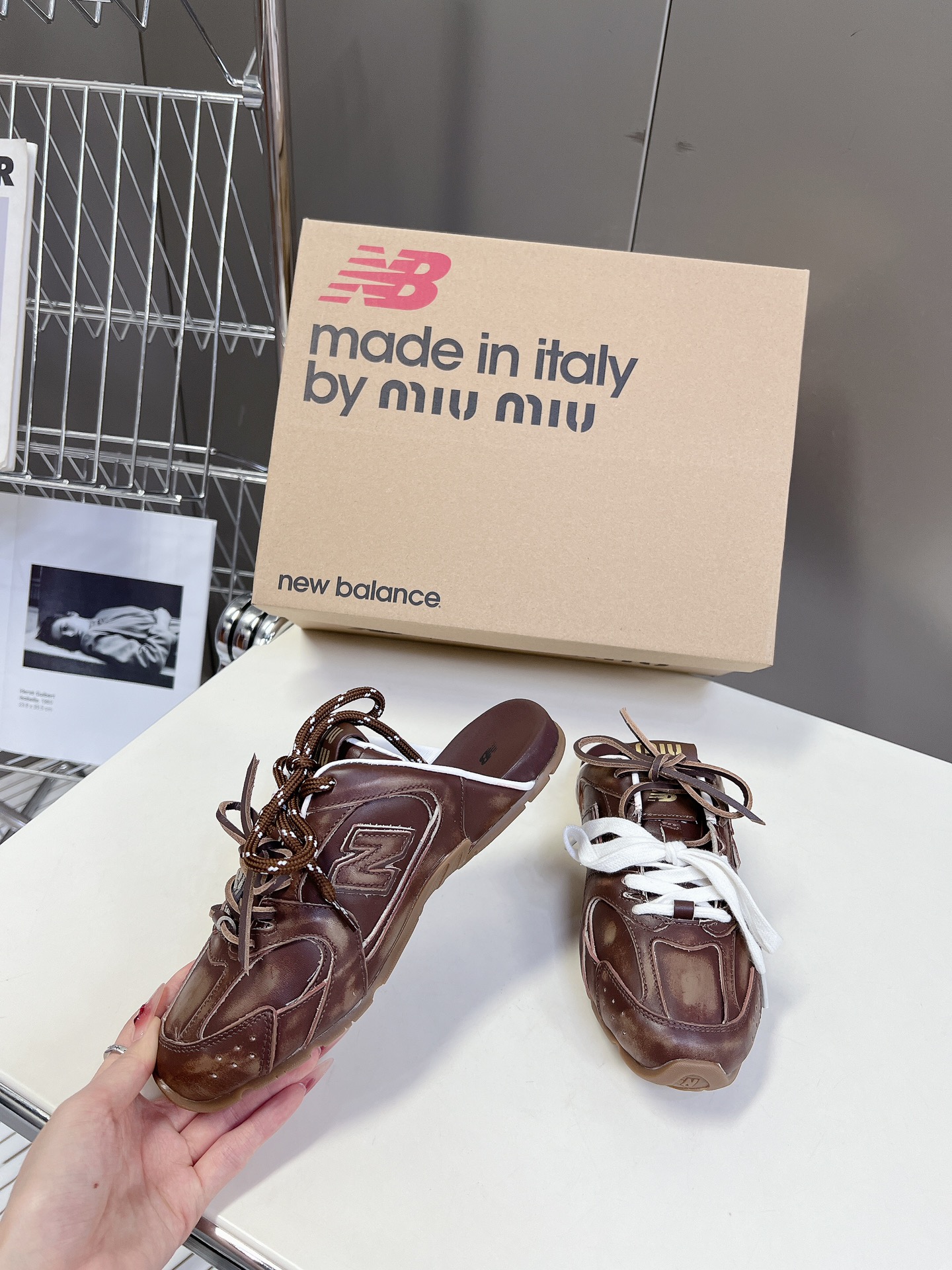 MiuMiu️NewBalance联名系列情侣运动鞋各大品牌都热衷于跨界联名缪缪这次联名诚意满满非常有亮