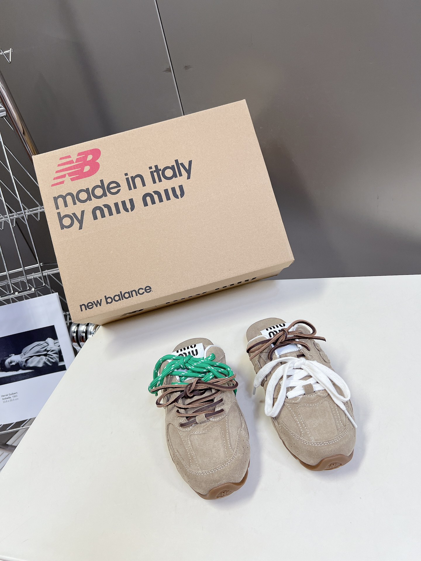 MiuMiu️NewBalance联名系列情侣运动鞋各大品牌都热衷于跨界联名缪缪这次联名诚意满满非常有亮