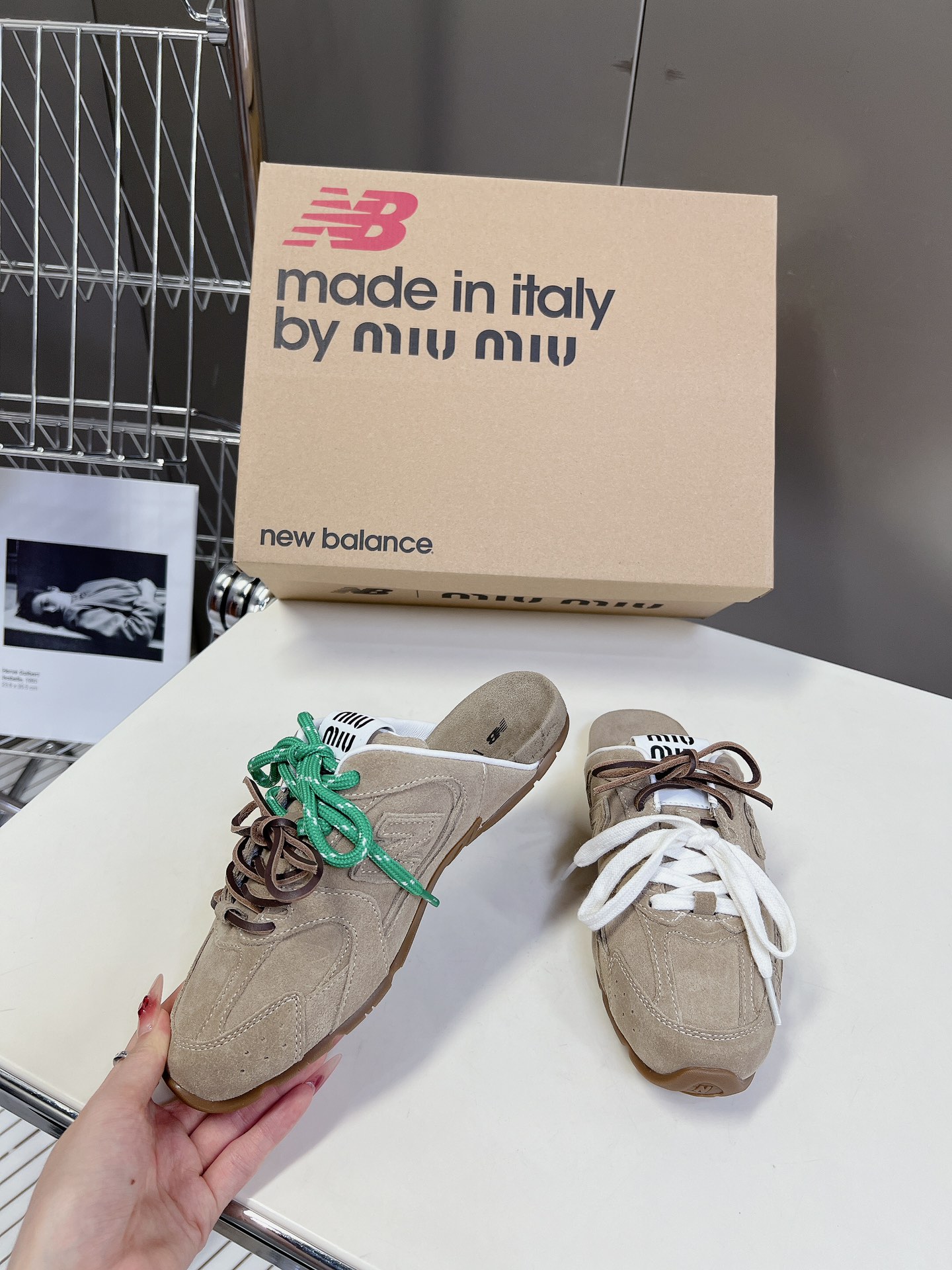 MiuMiu️NewBalance联名系列情侣运动鞋各大品牌都热衷于跨界联名缪缪这次联名诚意满满非常有亮