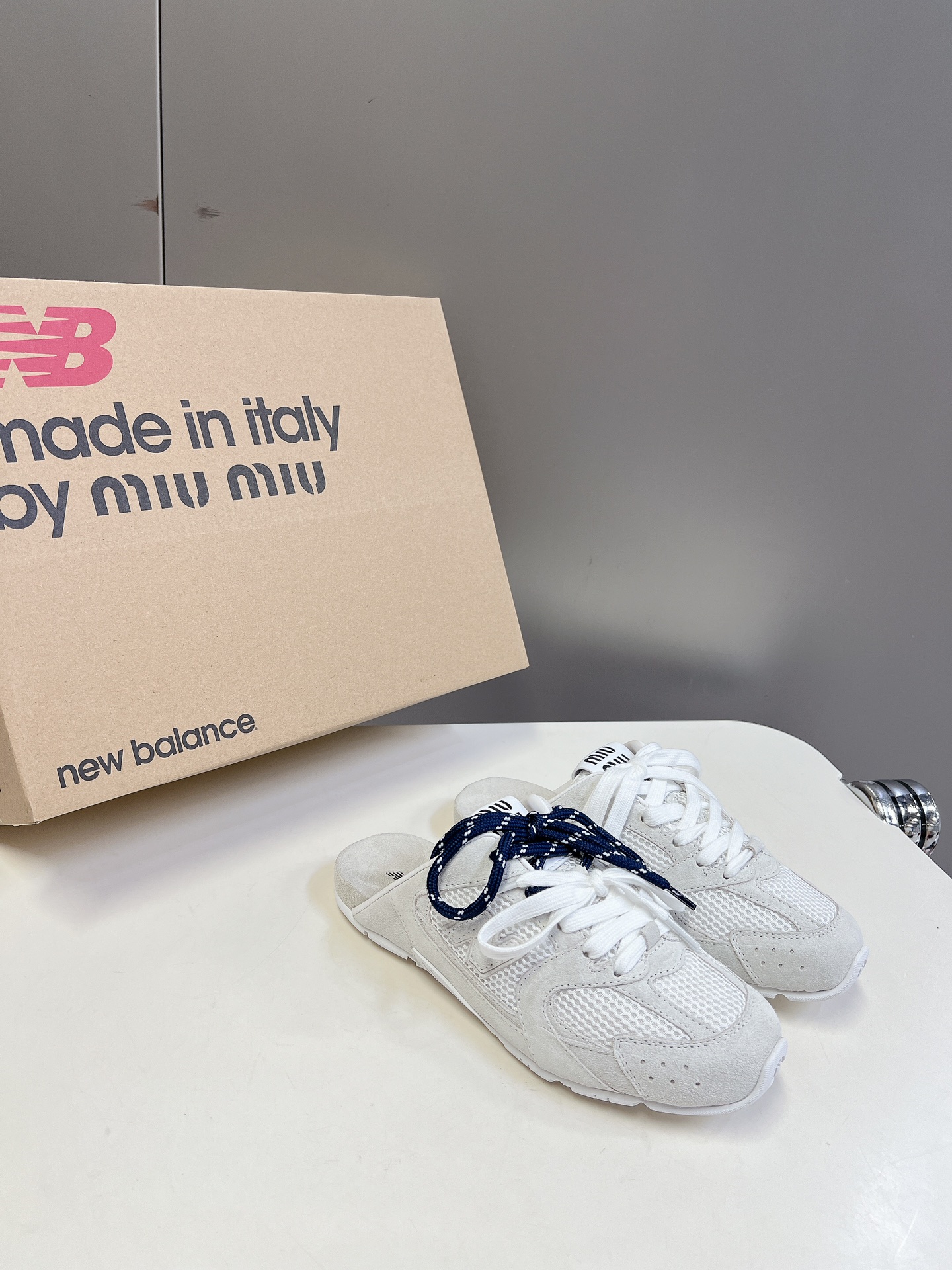 MiuMiu️NewBalance联名系列情侣运动鞋各大品牌都热衷于跨界联名缪缪这次联名诚意满满非常有亮