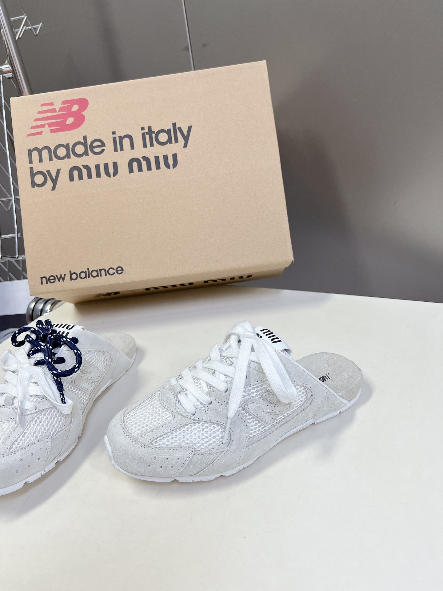 MiuMiu️NewBalance联名系列情侣运动鞋各大品牌都热衷于跨界联名缪缪这次联名诚意满满非常有亮