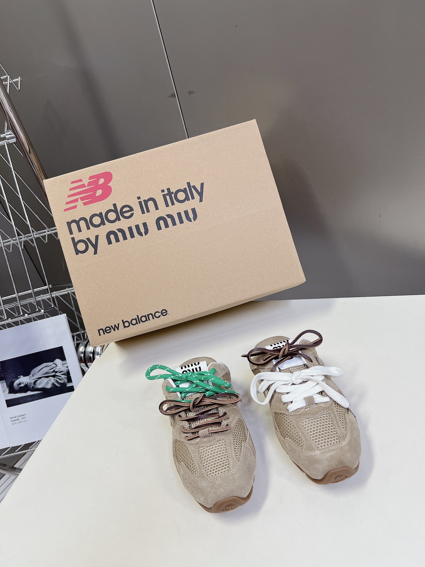 MiuMiu️NewBalance联名系列情侣运动鞋各大品牌都热衷于跨界联名缪缪这次联名诚意满满非常有亮