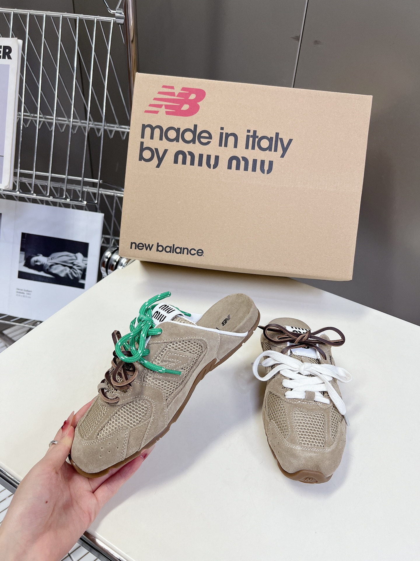 MiuMiu️NewBalance联名系列情侣运动鞋各大品牌都热衷于跨界联名缪缪这次联名诚意满满非常有亮