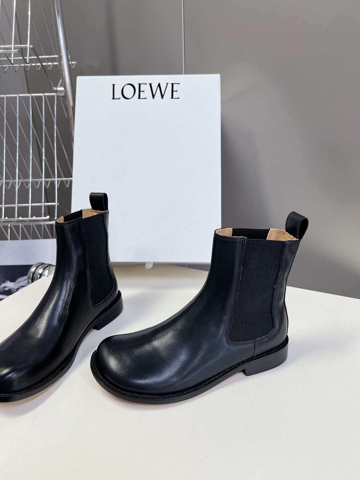 LOEWE罗意威24ss秋冬新款方跟厚底女靴套脚一脚蹬弹力靴牛皮平底时装靴短靴简约大气时髦耐看不过时是时