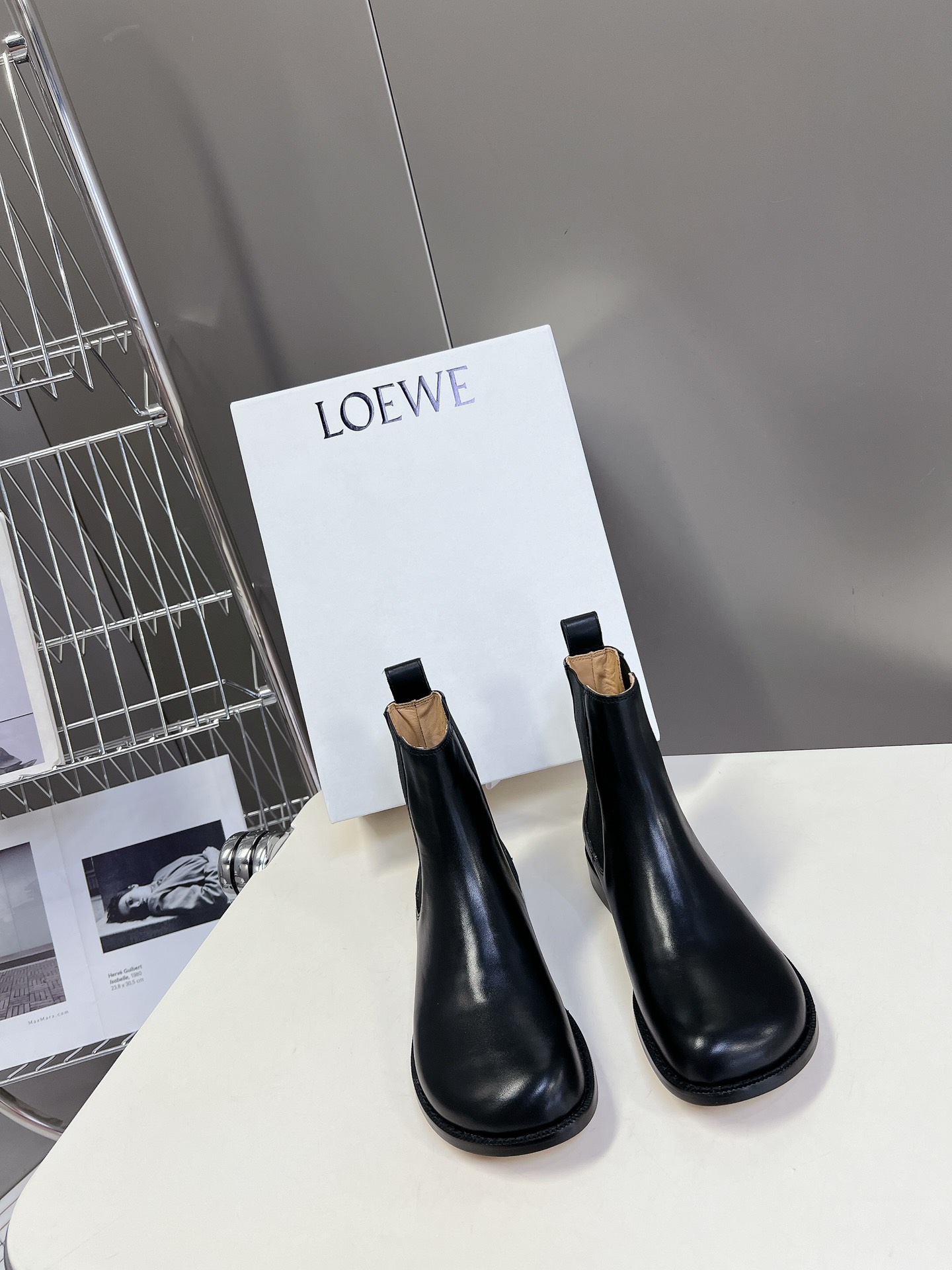 LOEWE罗意威24ss秋冬新款方跟厚底女靴套脚一脚蹬弹力靴牛皮平底时装靴短靴简约大气时髦耐看不过时是时