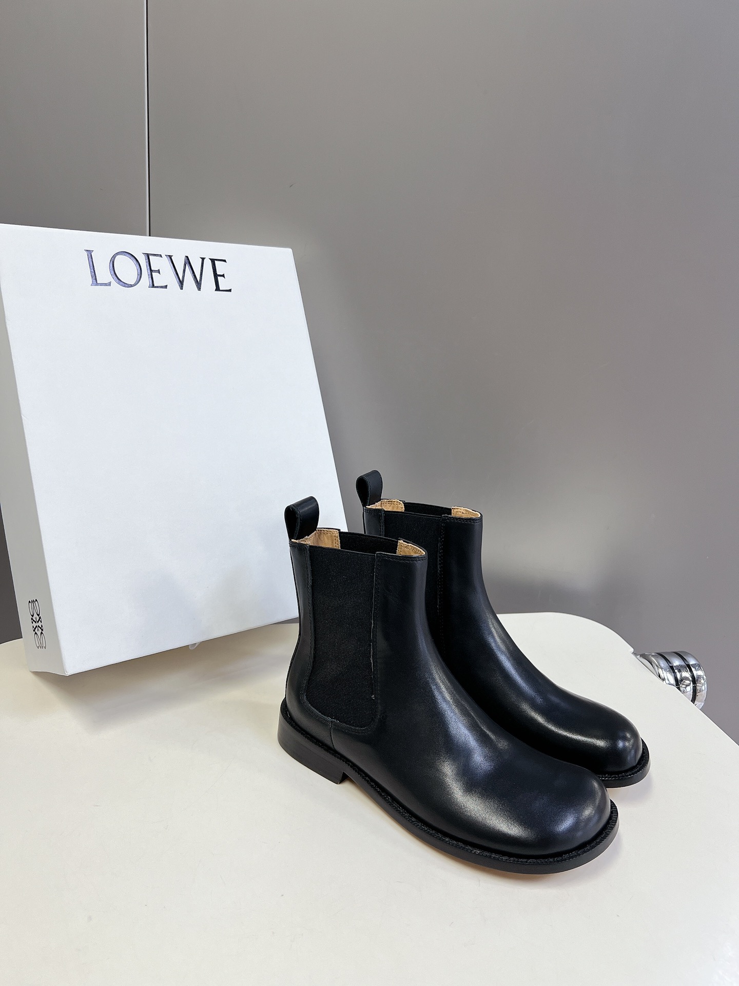 LOEWE罗意威24ss秋冬新款方跟厚底女靴套脚一脚蹬弹力靴牛皮平底时装靴短靴简约大气时髦耐看不过时是时