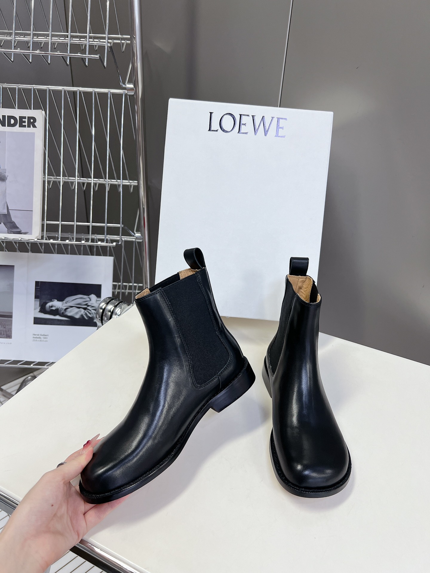 LOEWE罗意威24ss秋冬新款方跟厚底女靴套脚一脚蹬弹力靴牛皮平底时装靴短靴简约大气时髦耐看不过时是时