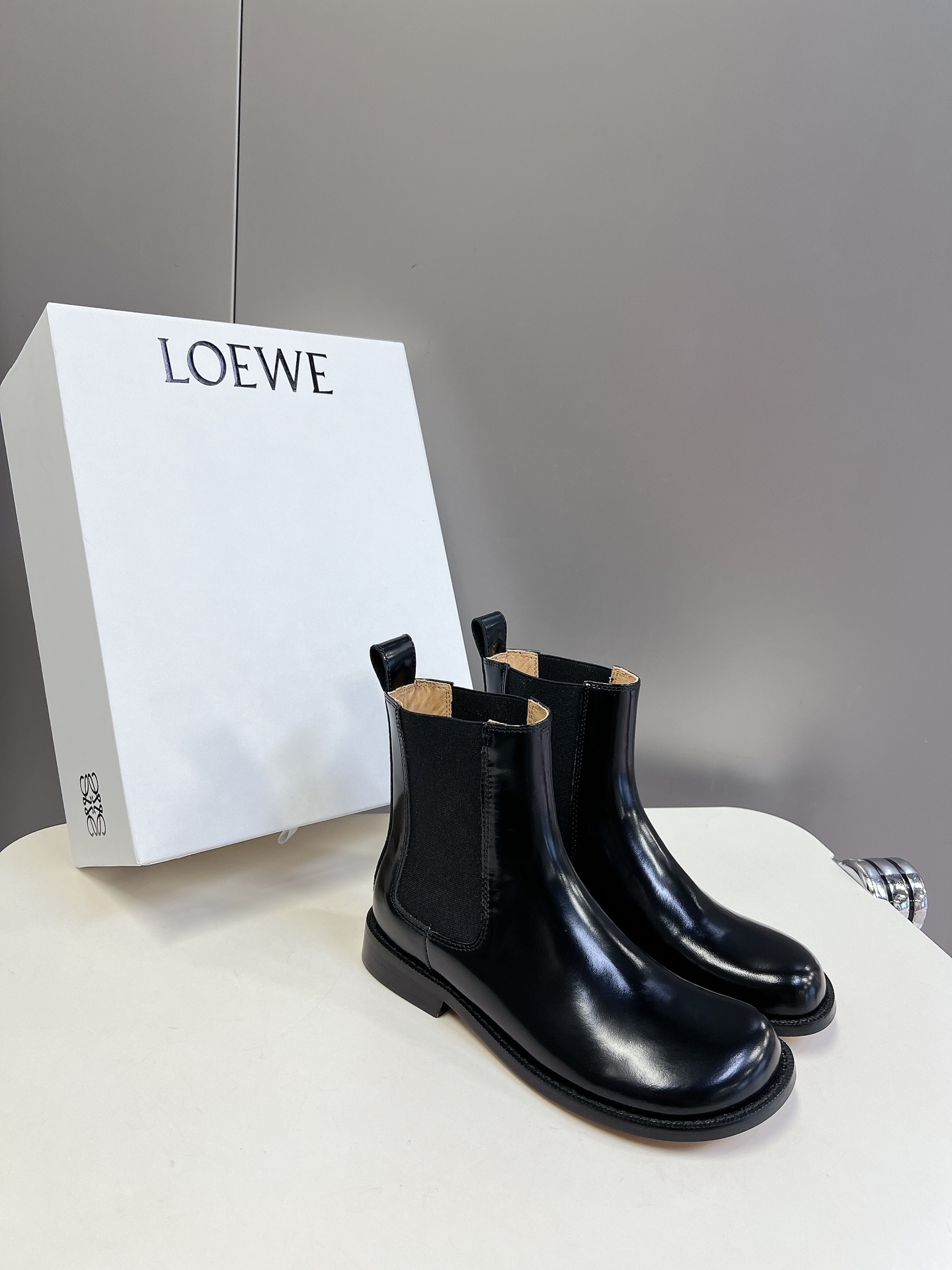 LOEWE罗意威24ss秋冬新款方跟厚底女靴套脚一脚蹬弹力靴牛皮平底时装靴短靴简约大气时髦耐看不过时是时