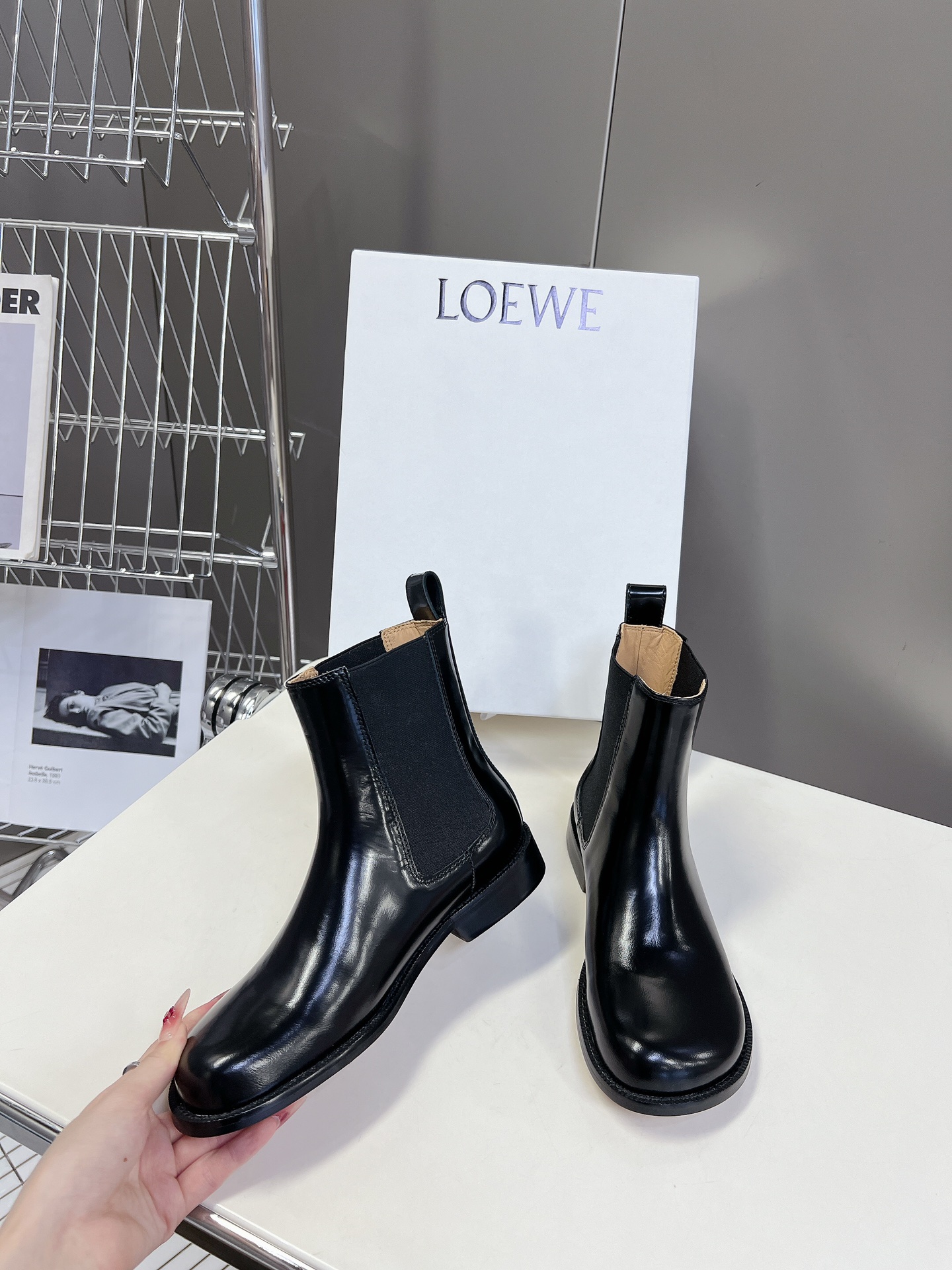 LOEWE罗意威24ss秋冬新款方跟厚底女靴套脚一脚蹬弹力靴牛皮平底时装靴短靴简约大气时髦耐看不过时是时