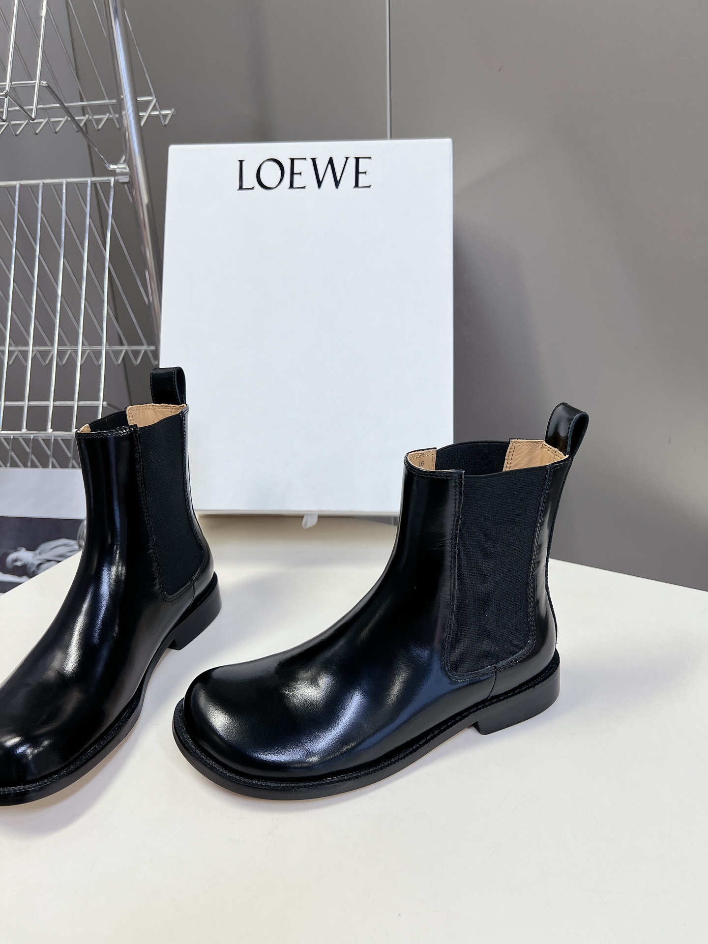 LOEWE罗意威24ss秋冬新款方跟厚底女靴套脚一脚蹬弹力靴牛皮平底时装靴短靴简约大气时髦耐看不过时是时