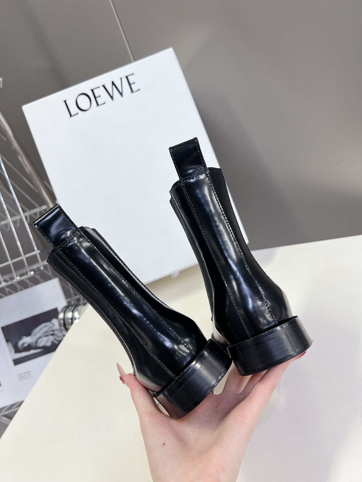 LOEWE罗意威24ss秋冬新款方跟厚底女靴套脚一脚蹬弹力靴牛皮平底时装靴短靴简约大气时髦耐看不过时是时