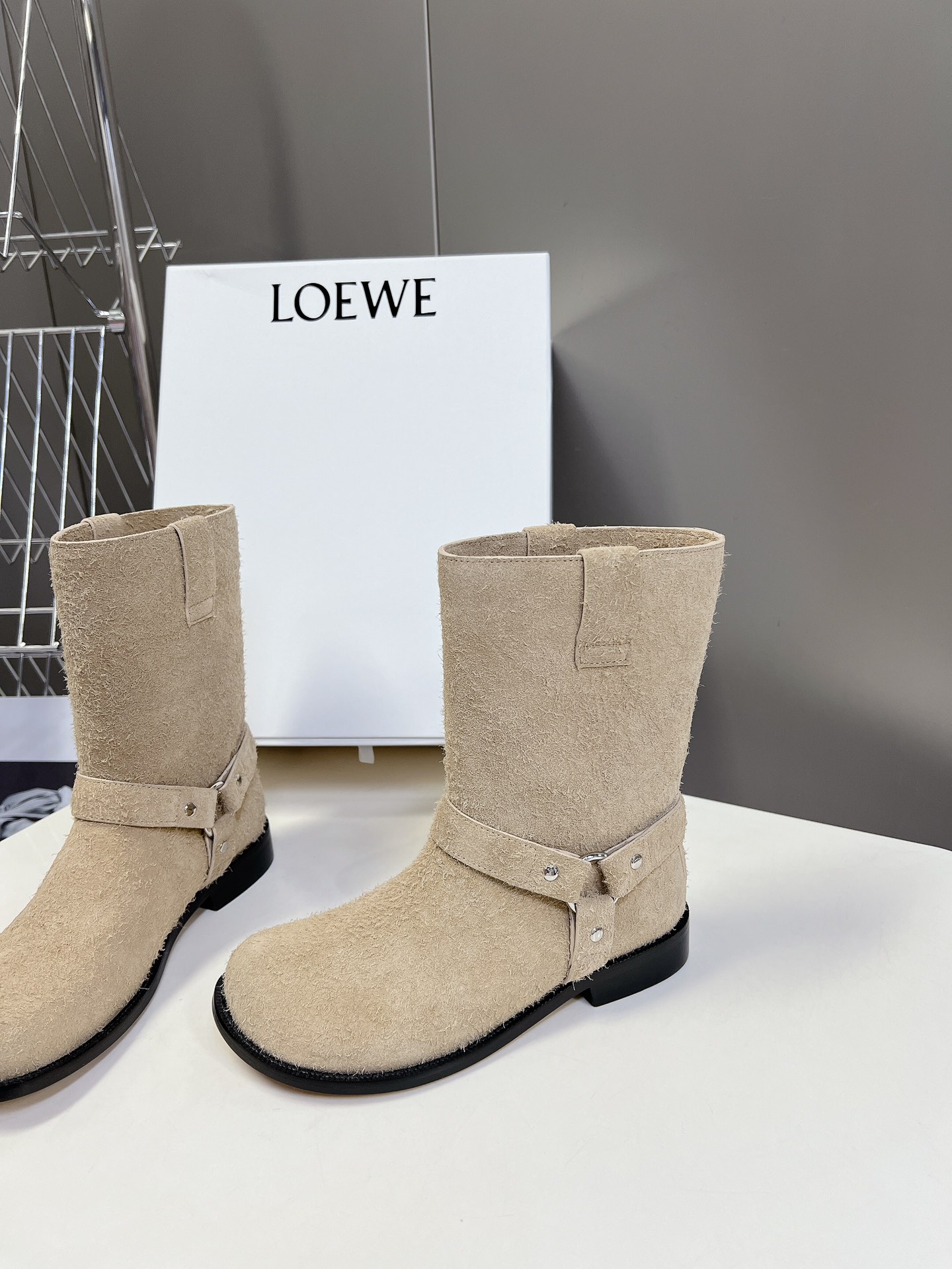 LOEWE罗意威24ss秋冬新款方跟厚底女靴套脚一脚蹬弹力靴牛皮平底时装靴短靴简约大气时髦耐看不过时是时