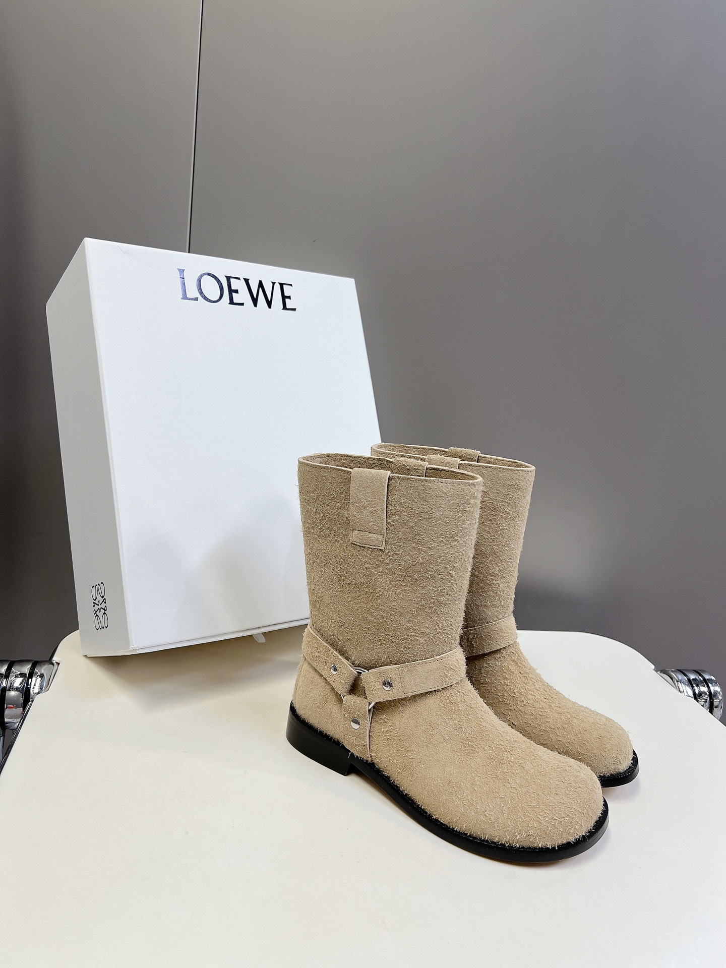 LOEWE罗意威24ss秋冬新款方跟厚底女靴套脚一脚蹬弹力靴牛皮平底时装靴短靴简约大气时髦耐看不过时是时