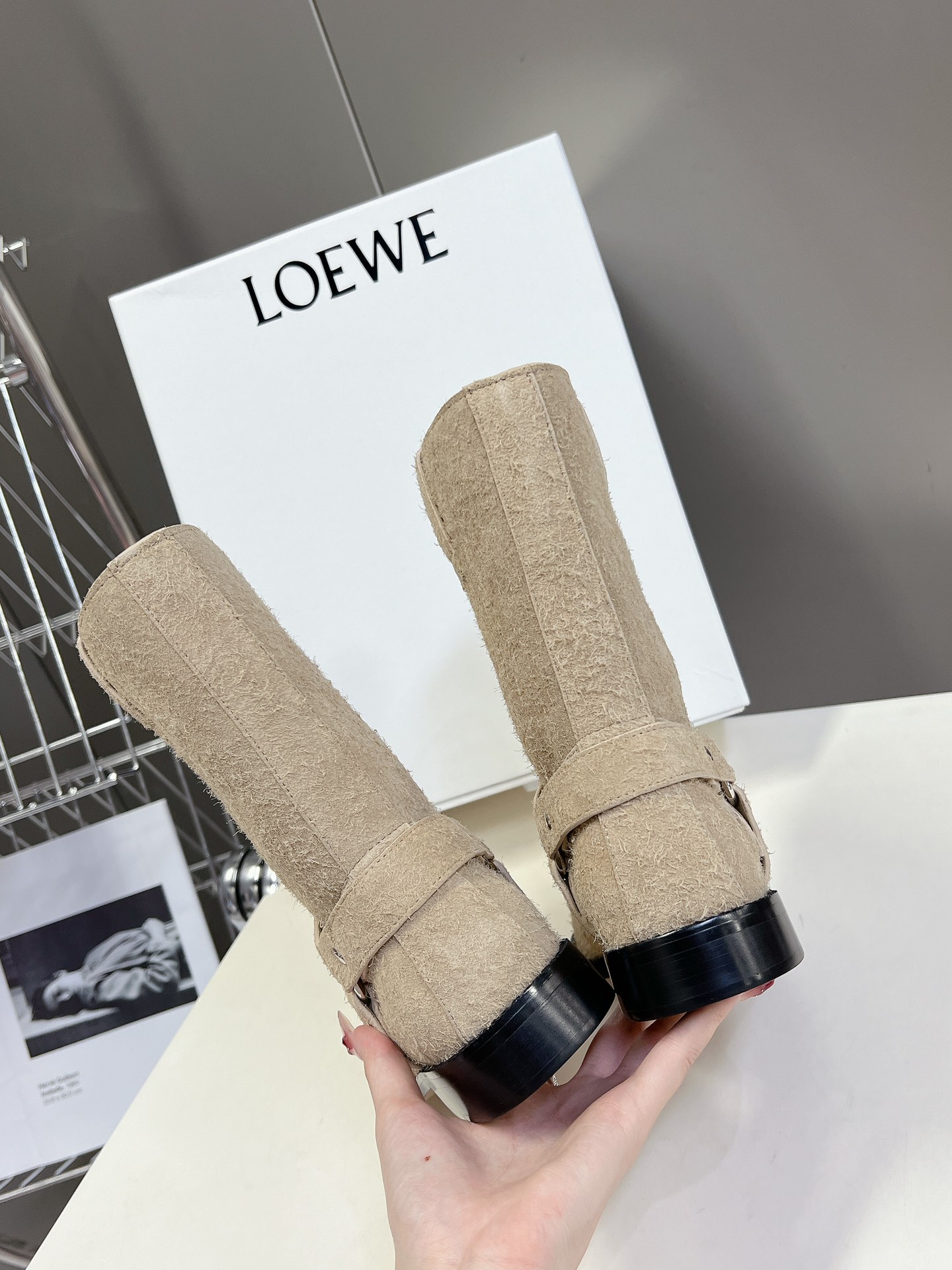 LOEWE罗意威24ss秋冬新款方跟厚底女靴套脚一脚蹬弹力靴牛皮平底时装靴短靴简约大气时髦耐看不过时是时