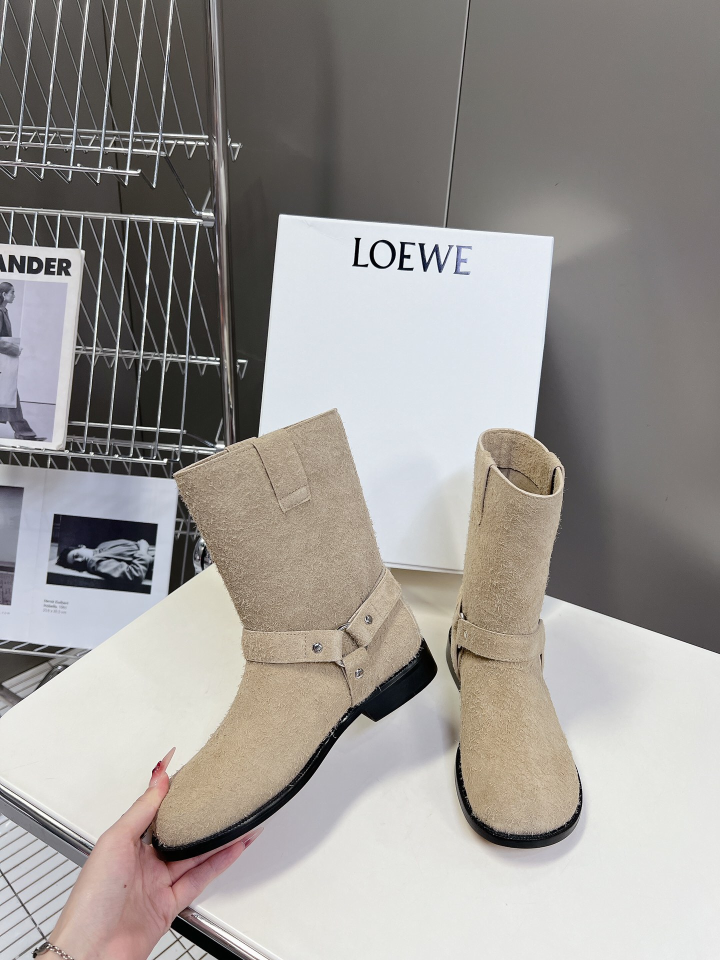 LOEWE罗意威24ss秋冬新款方跟厚底女靴套脚一脚蹬弹力靴牛皮平底时装靴短靴简约大气时髦耐看不过时是时