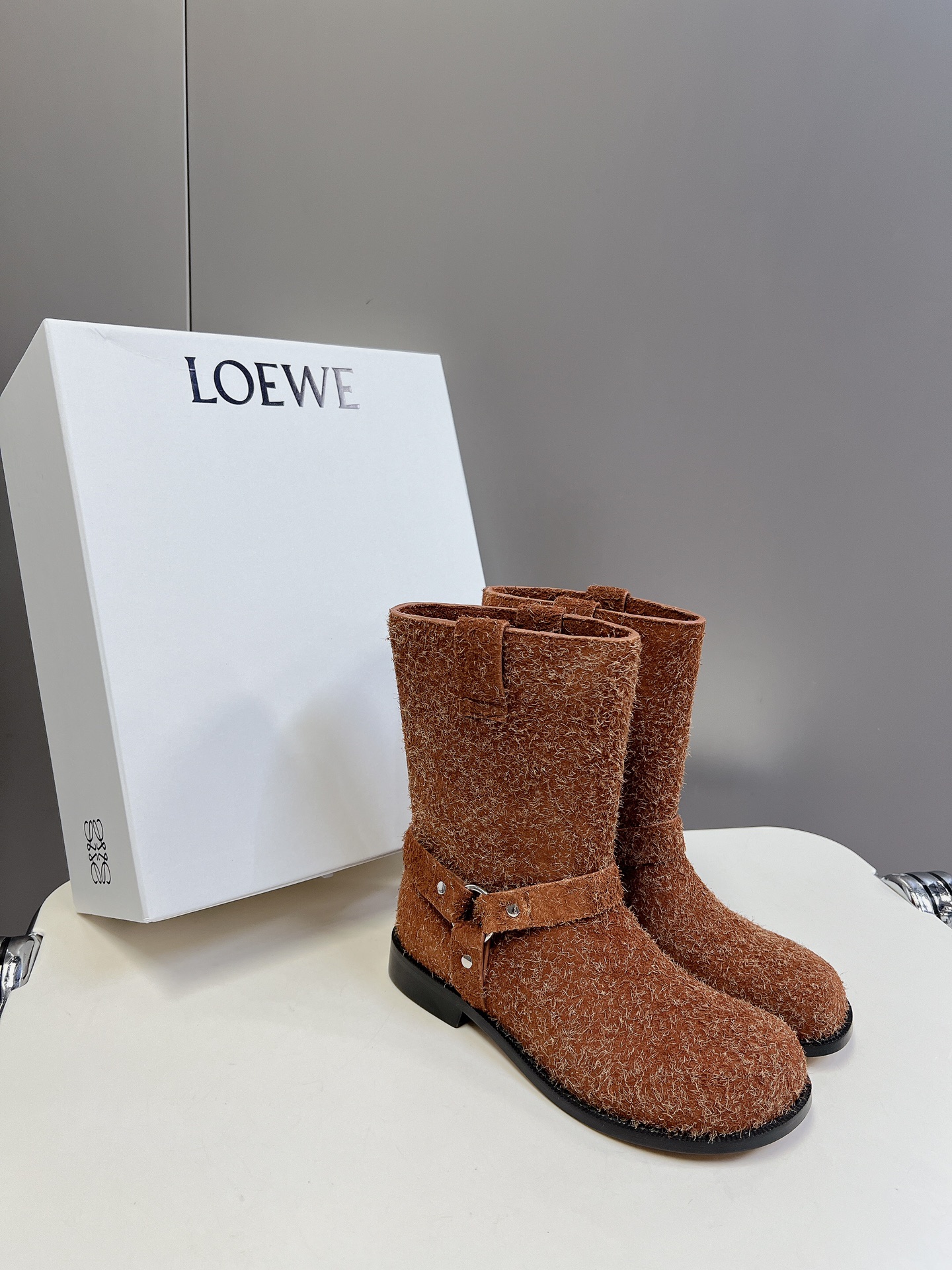 LOEWE罗意威24ss秋冬新款方跟厚底女靴套脚一脚蹬弹力靴牛皮平底时装靴短靴简约大气时髦耐看不过时是时