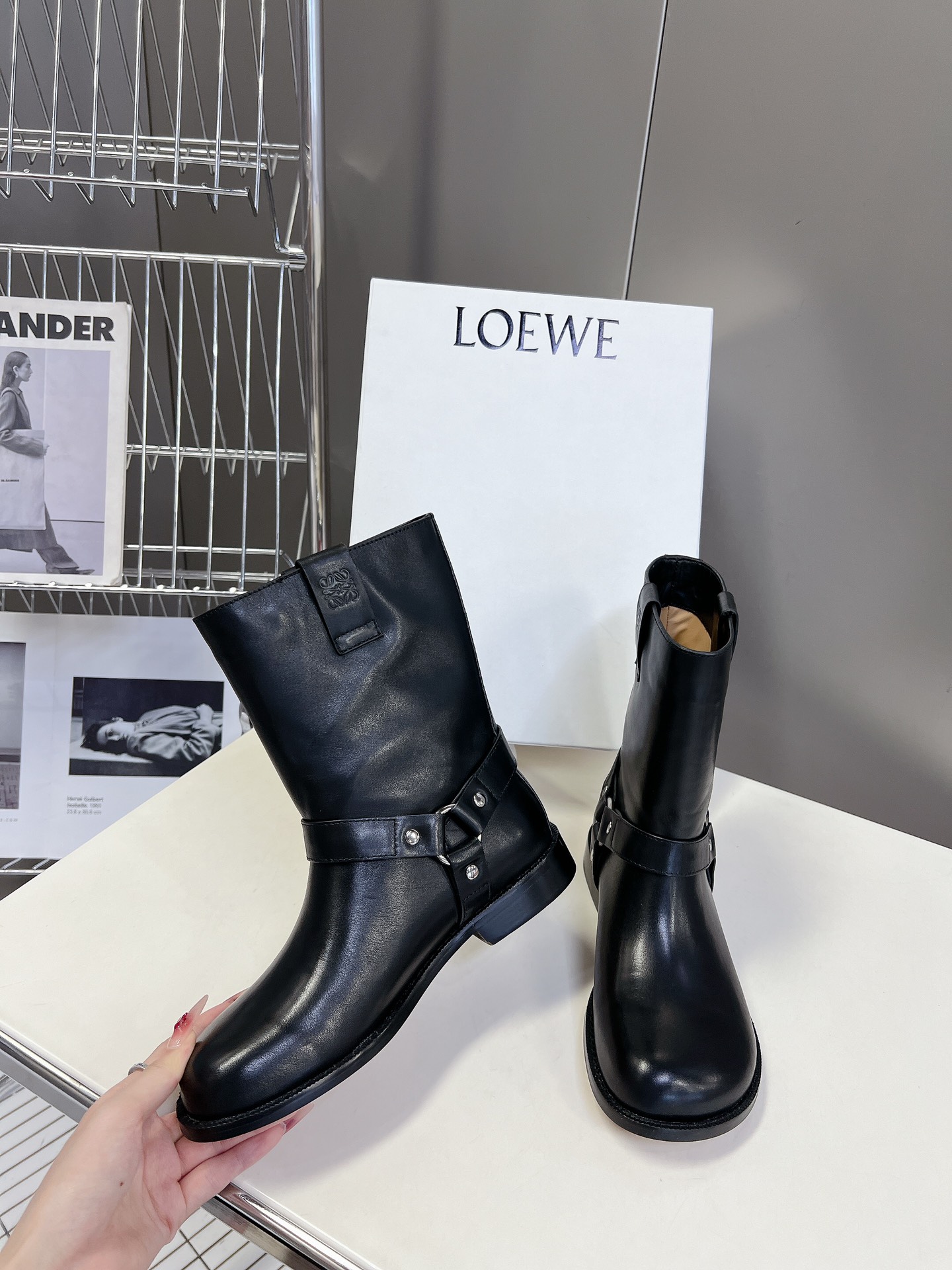 LOEWE罗意威24ss秋冬新款方跟厚底女靴套脚一脚蹬弹力靴牛皮平底时装靴短靴简约大气时髦耐看不过时是时