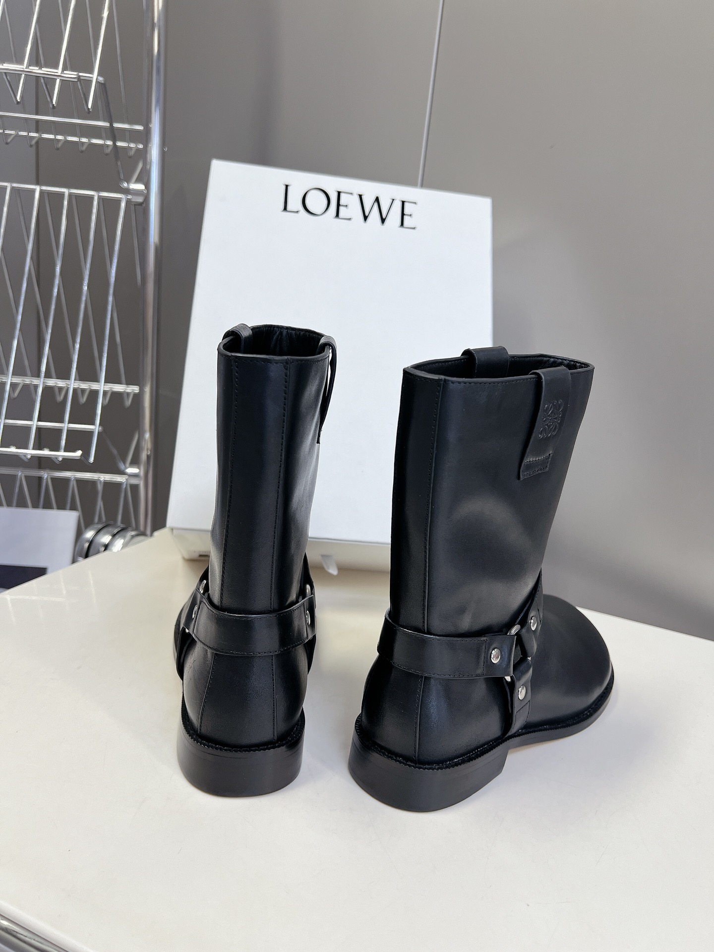 LOEWE罗意威24ss秋冬新款方跟厚底女靴套脚一脚蹬弹力靴牛皮平底时装靴短靴简约大气时髦耐看不过时是时