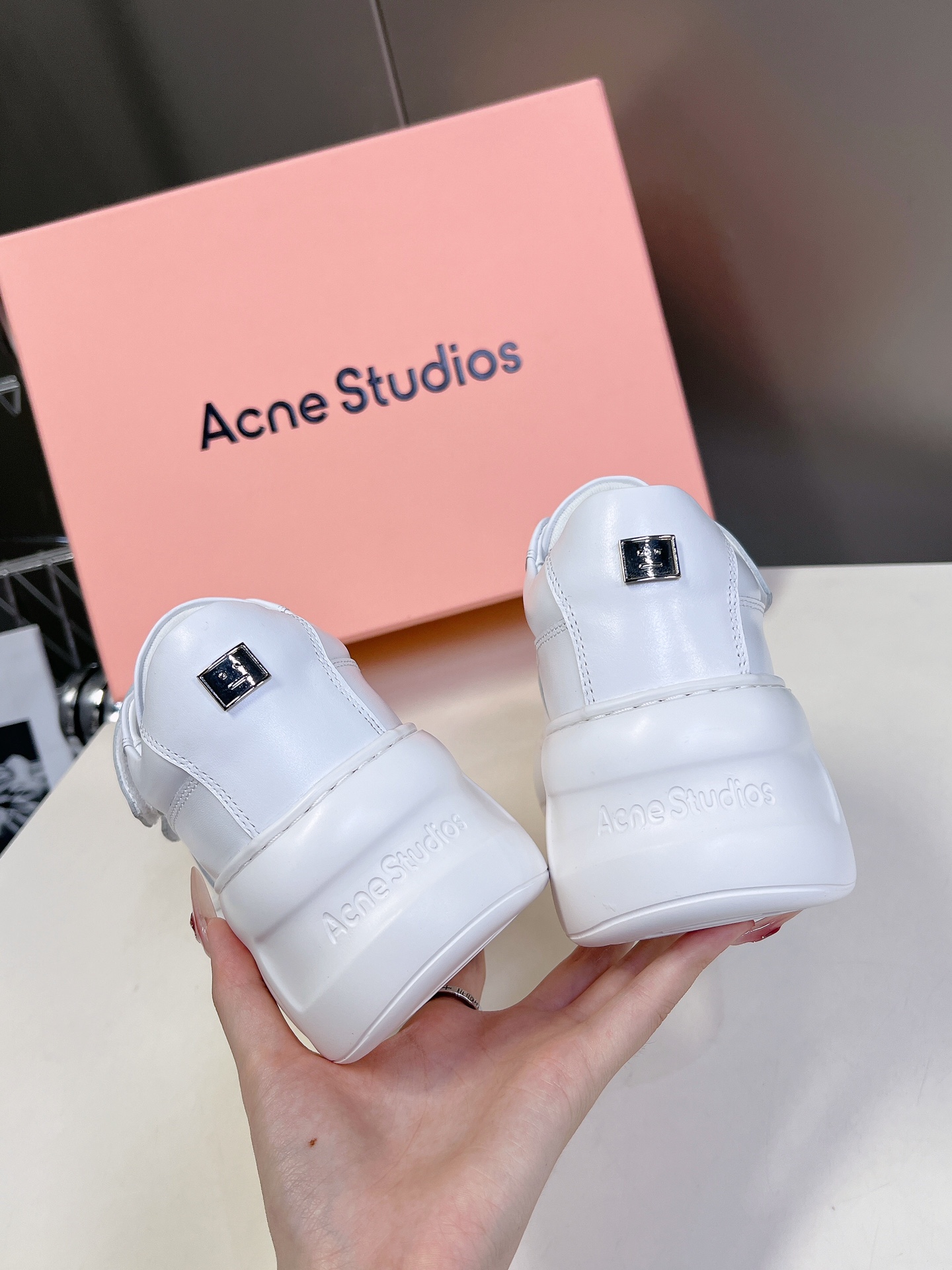 AcneStudios24ss最新厚底休闲魔术贴笑脸小白鞋渠道牛货！莞货难得一见的好货！最受欢迎的单品当