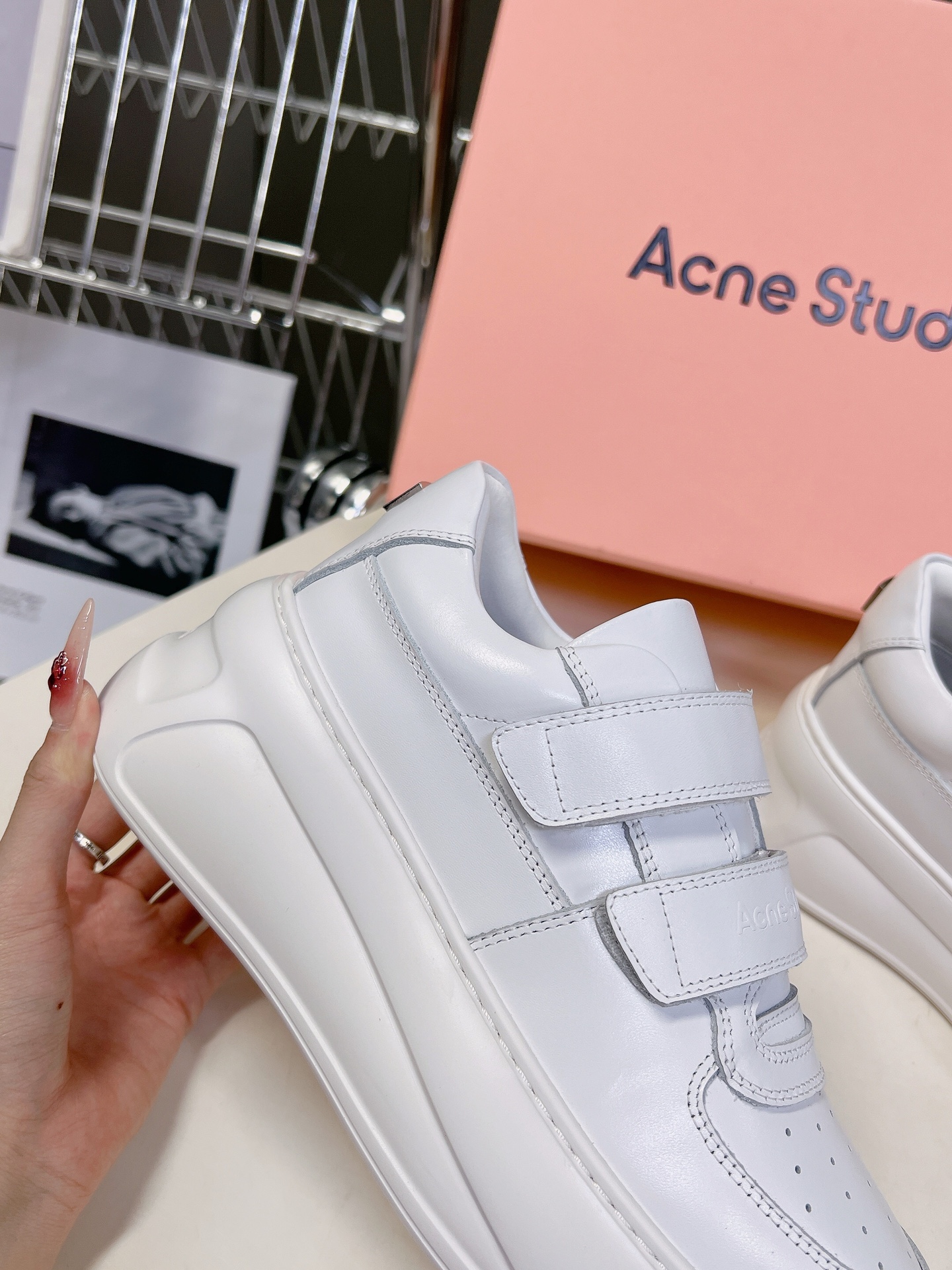 AcneStudios24ss最新厚底休闲魔术贴笑脸小白鞋渠道牛货！莞货难得一见的好货！最受欢迎的单品当